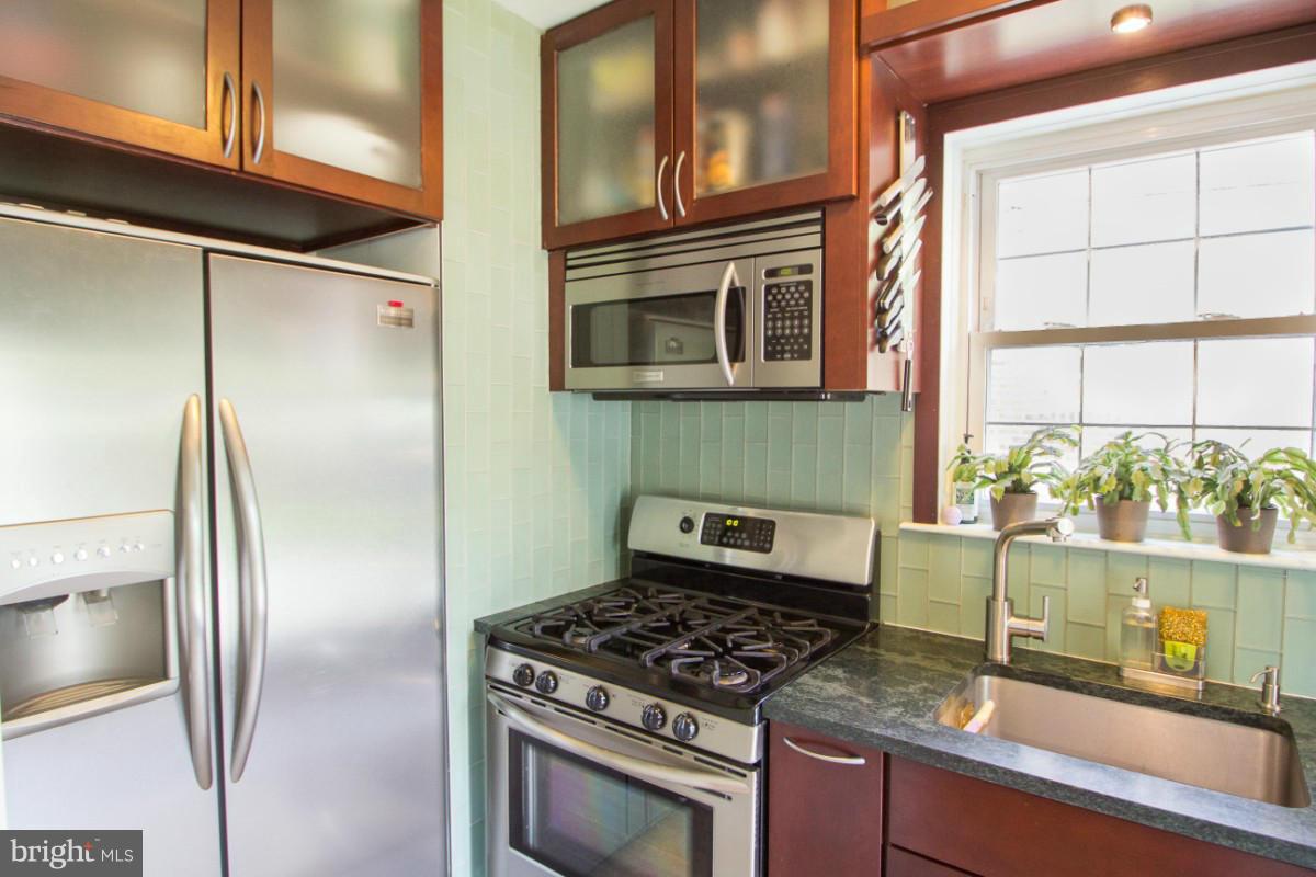 ADDISON HEIGHTS - Residential