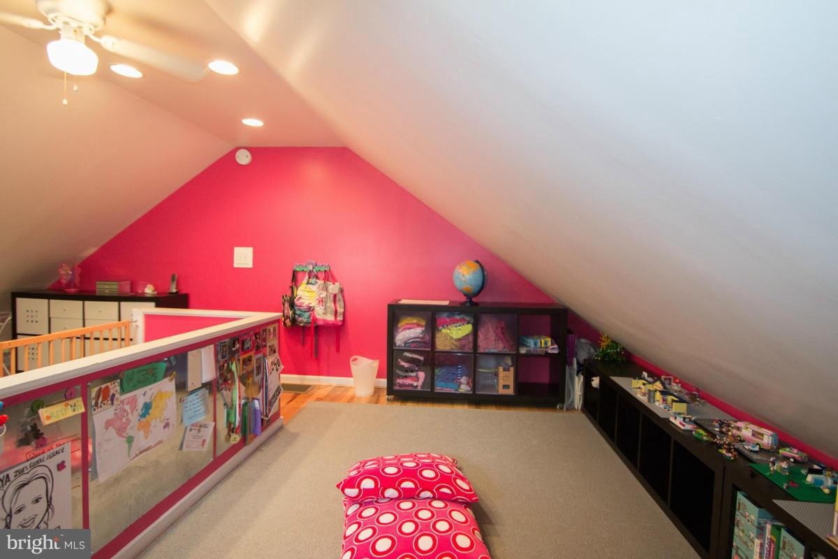 ADDISON HEIGHTS - Residential