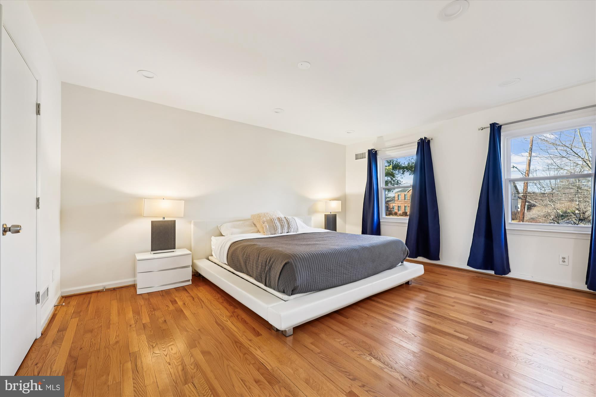 POTOMAC OUTSIDE - Residential