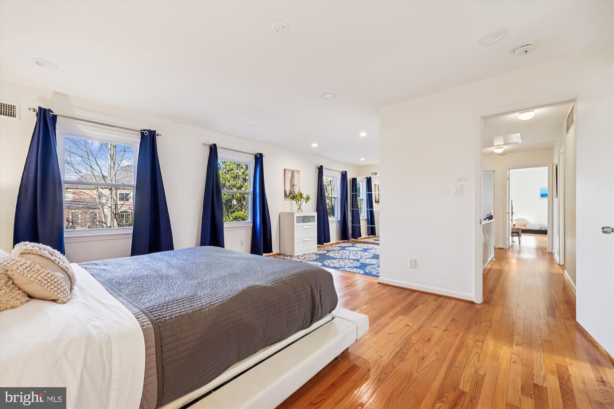 POTOMAC OUTSIDE - Residential