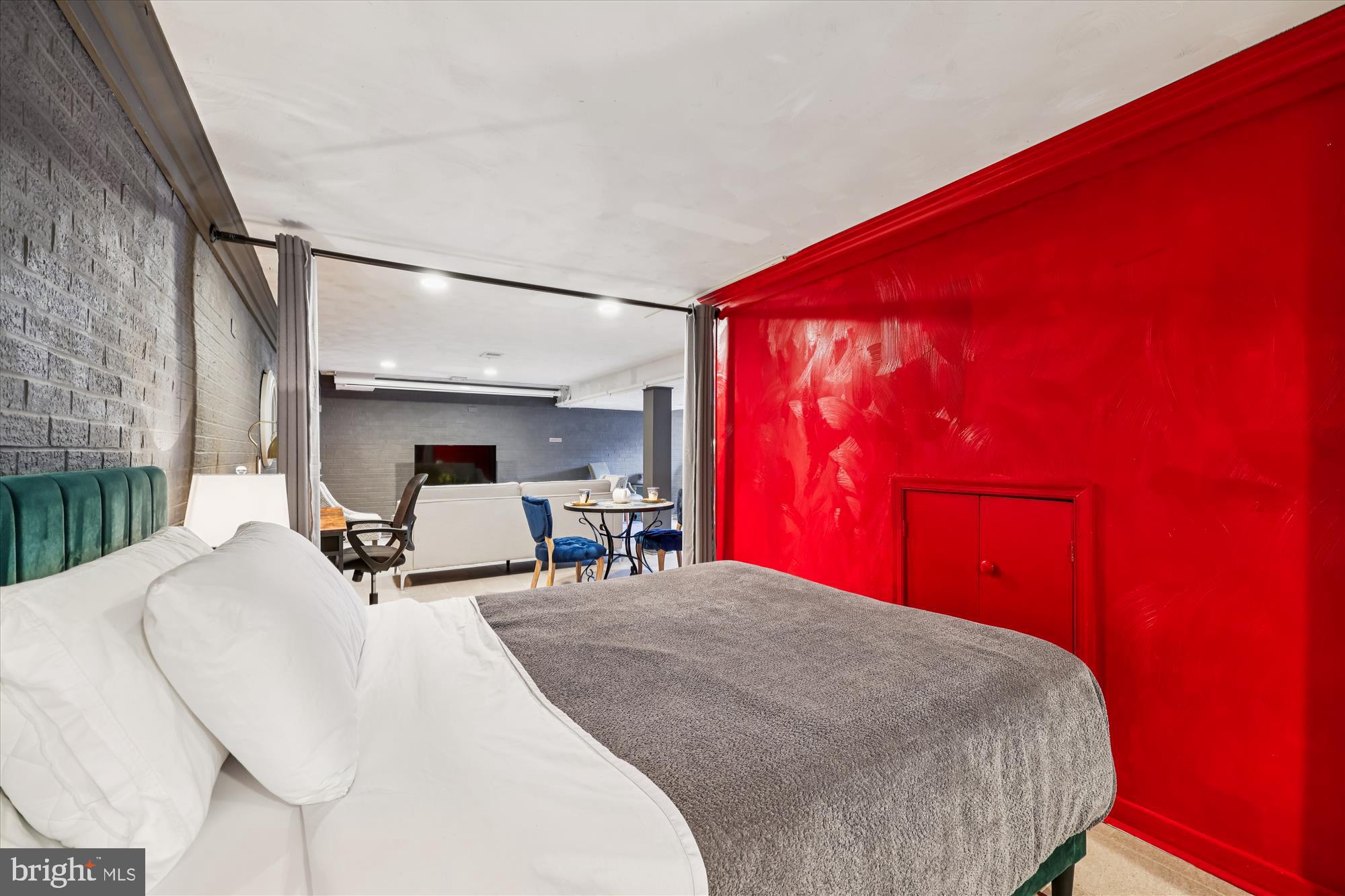 POTOMAC OUTSIDE - Residential