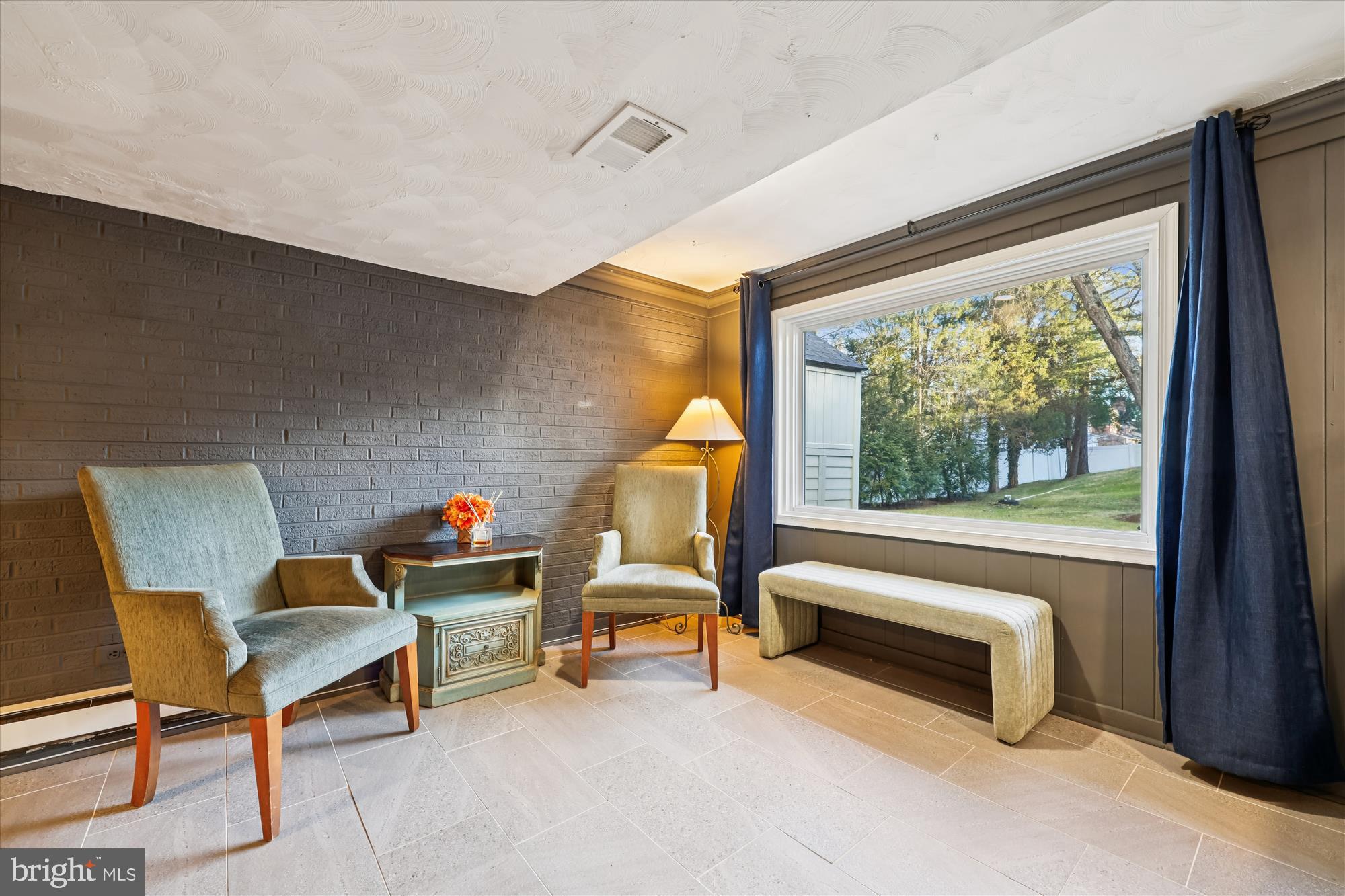 POTOMAC OUTSIDE - Residential