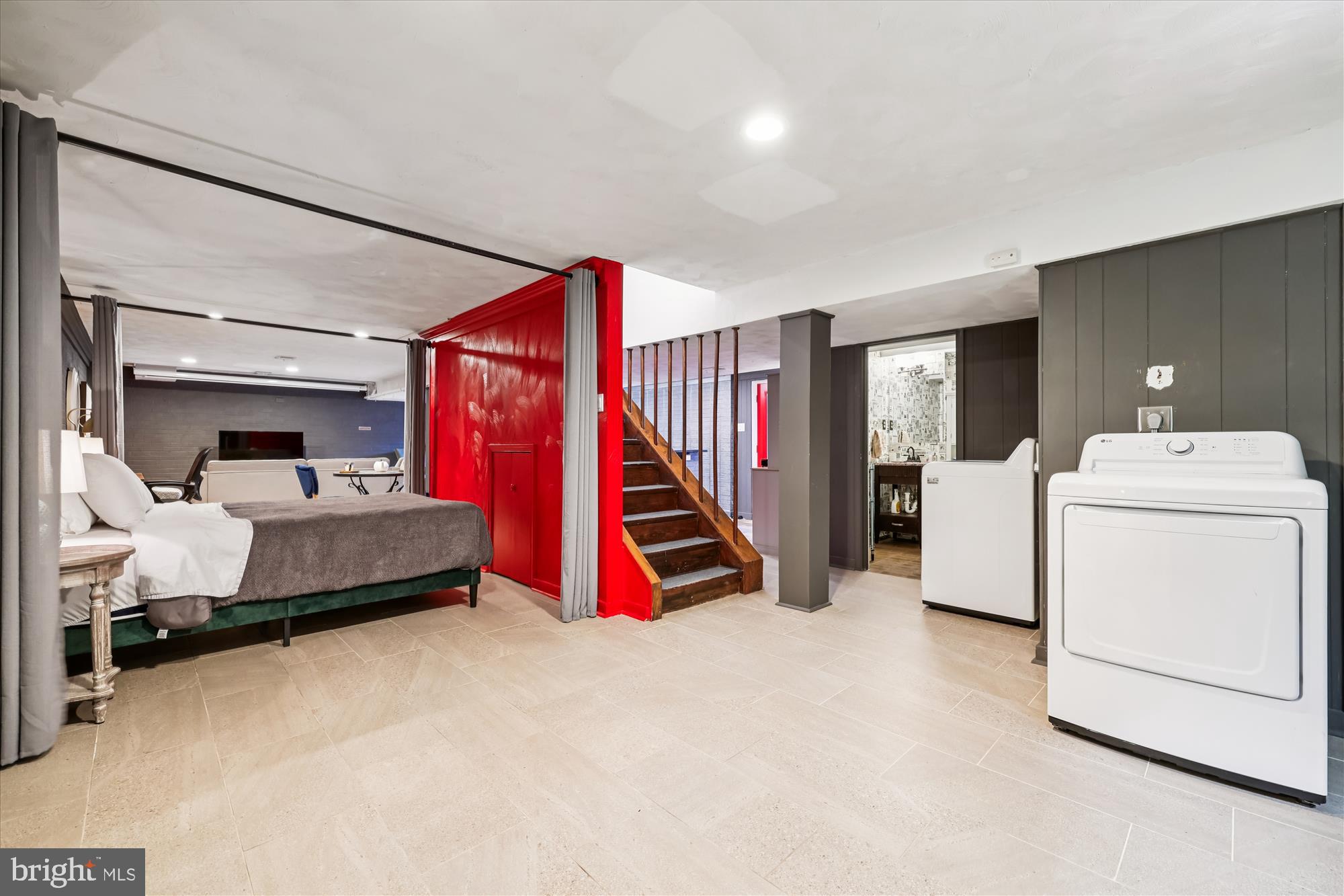 POTOMAC OUTSIDE - Residential