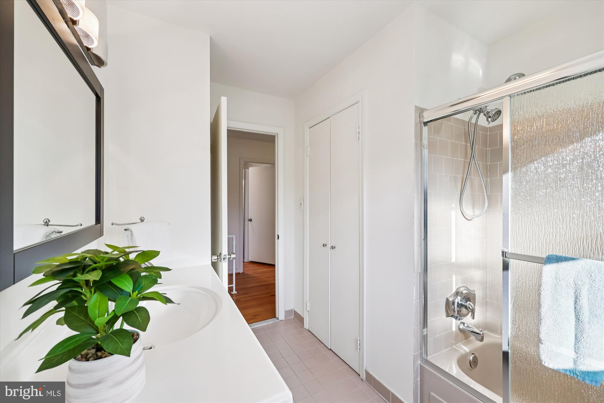 POTOMAC OUTSIDE - Residential