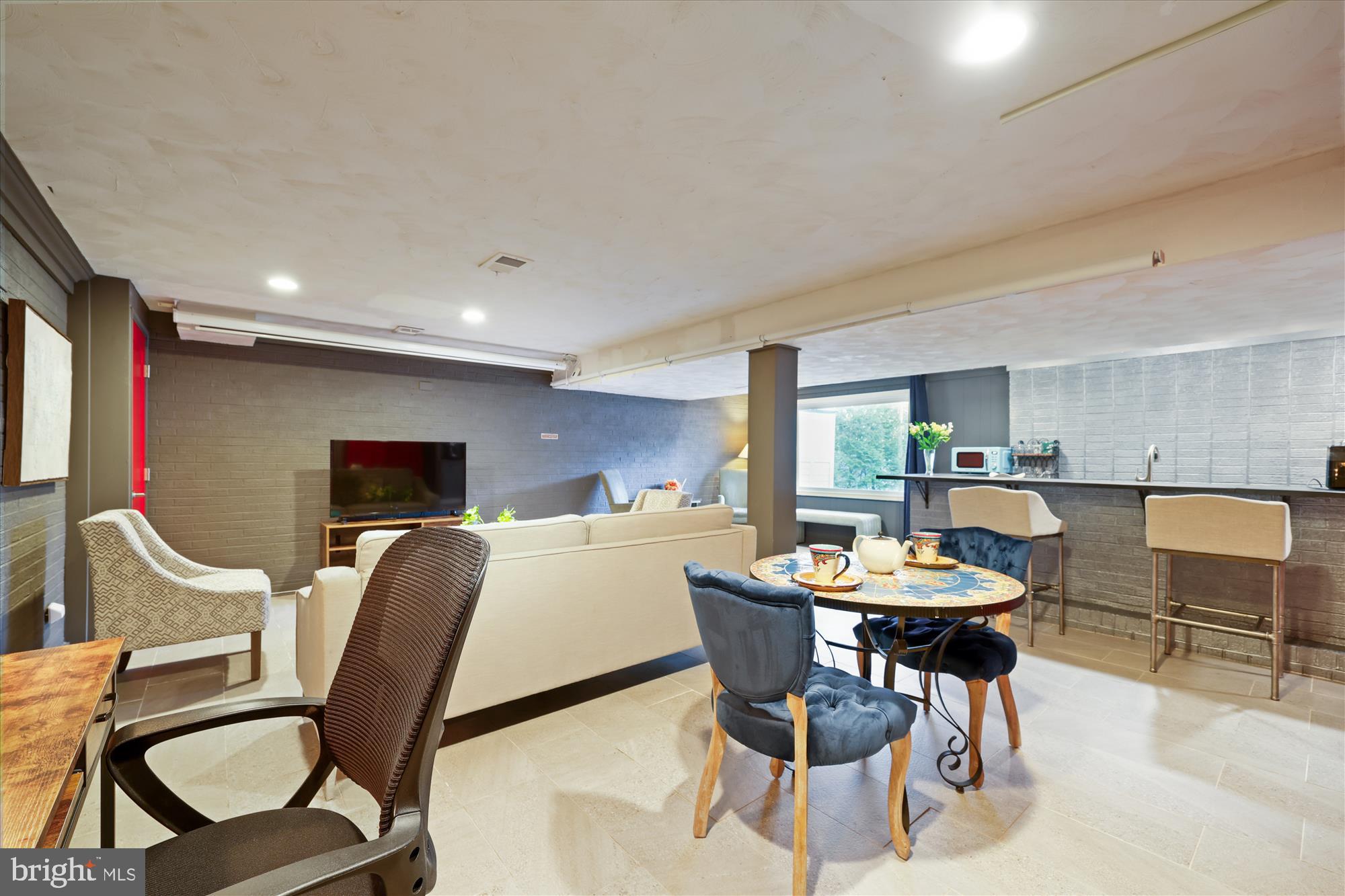 POTOMAC OUTSIDE - Residential