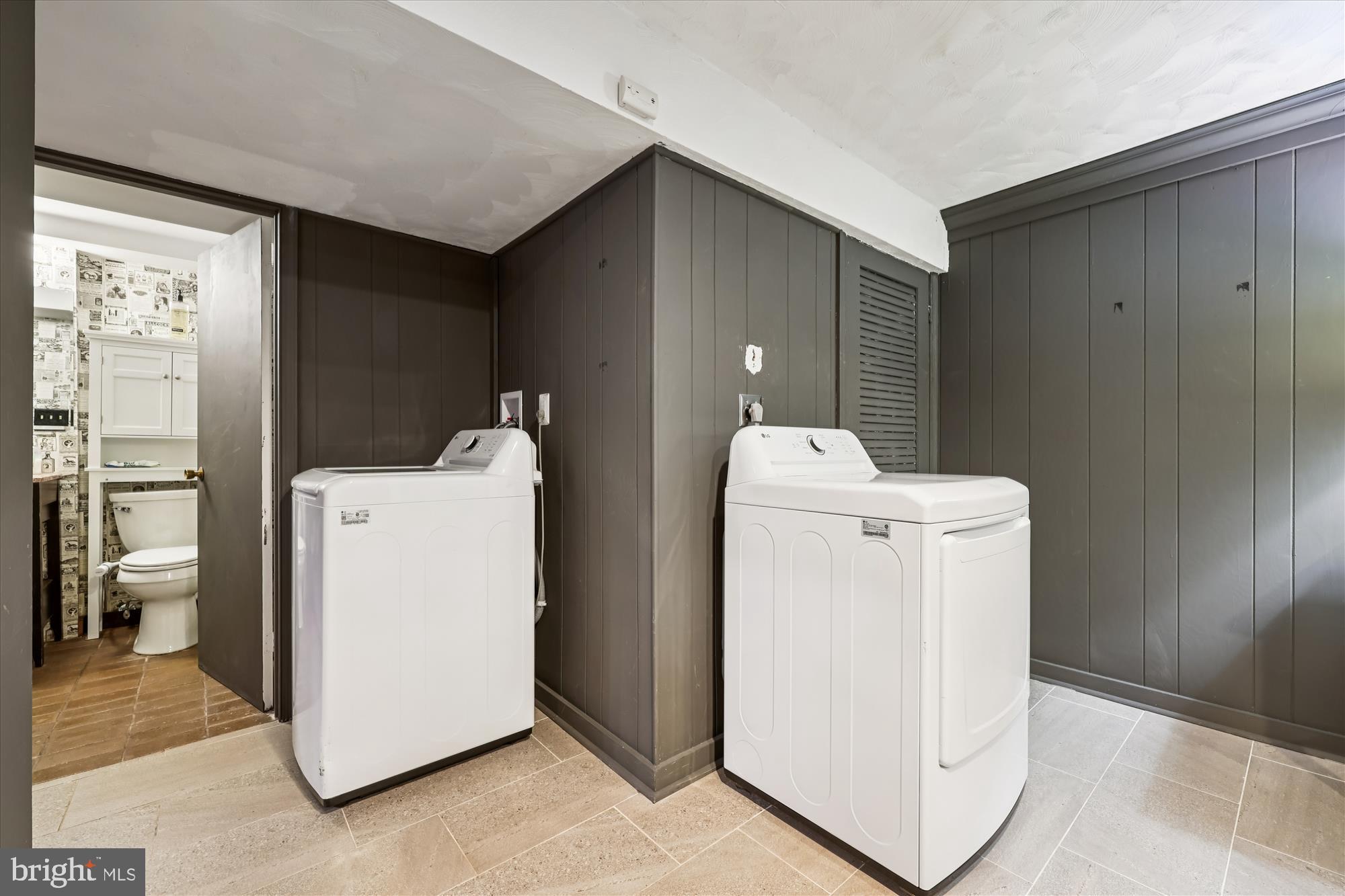 POTOMAC OUTSIDE - Residential