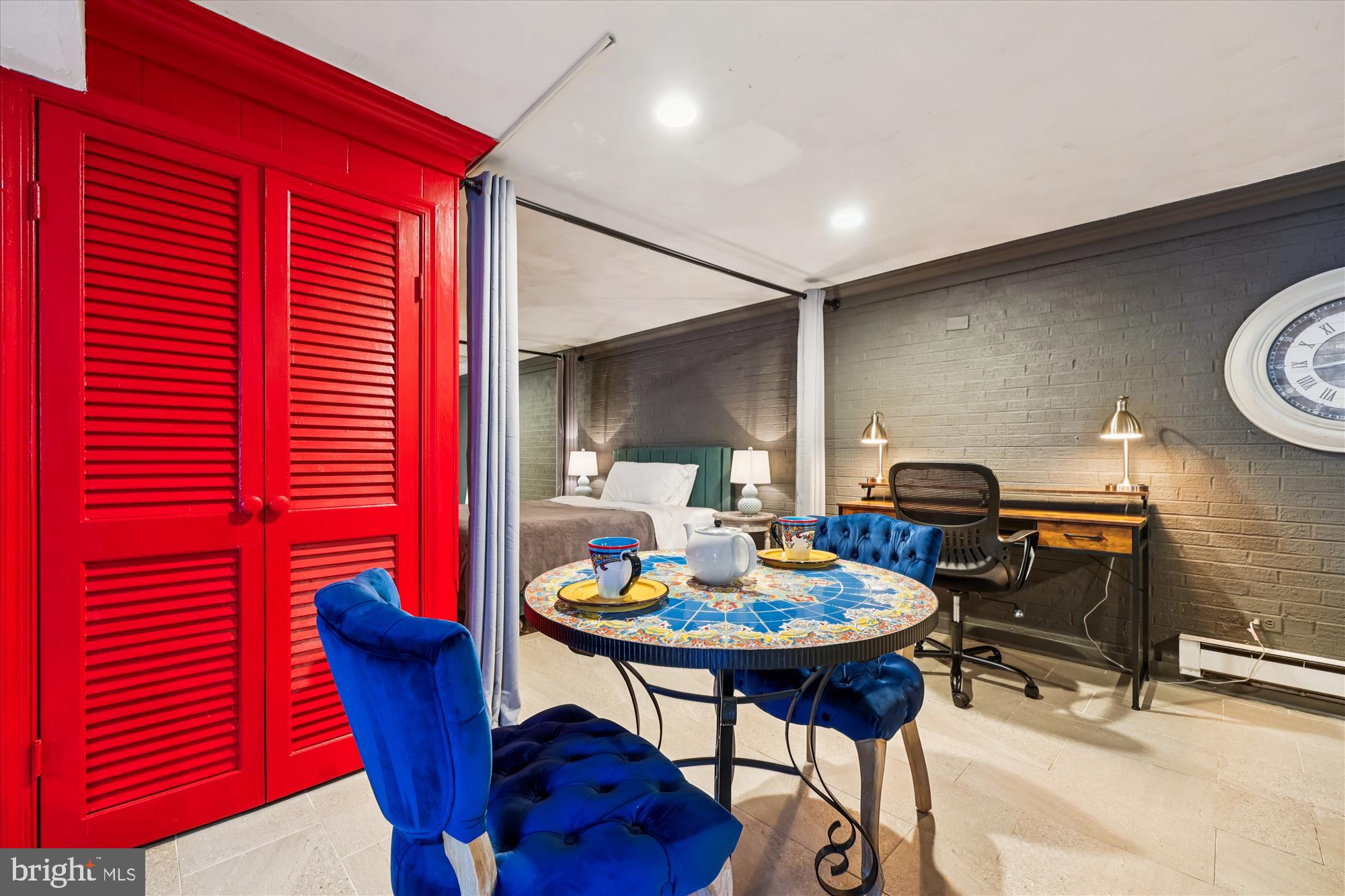 POTOMAC OUTSIDE - Residential