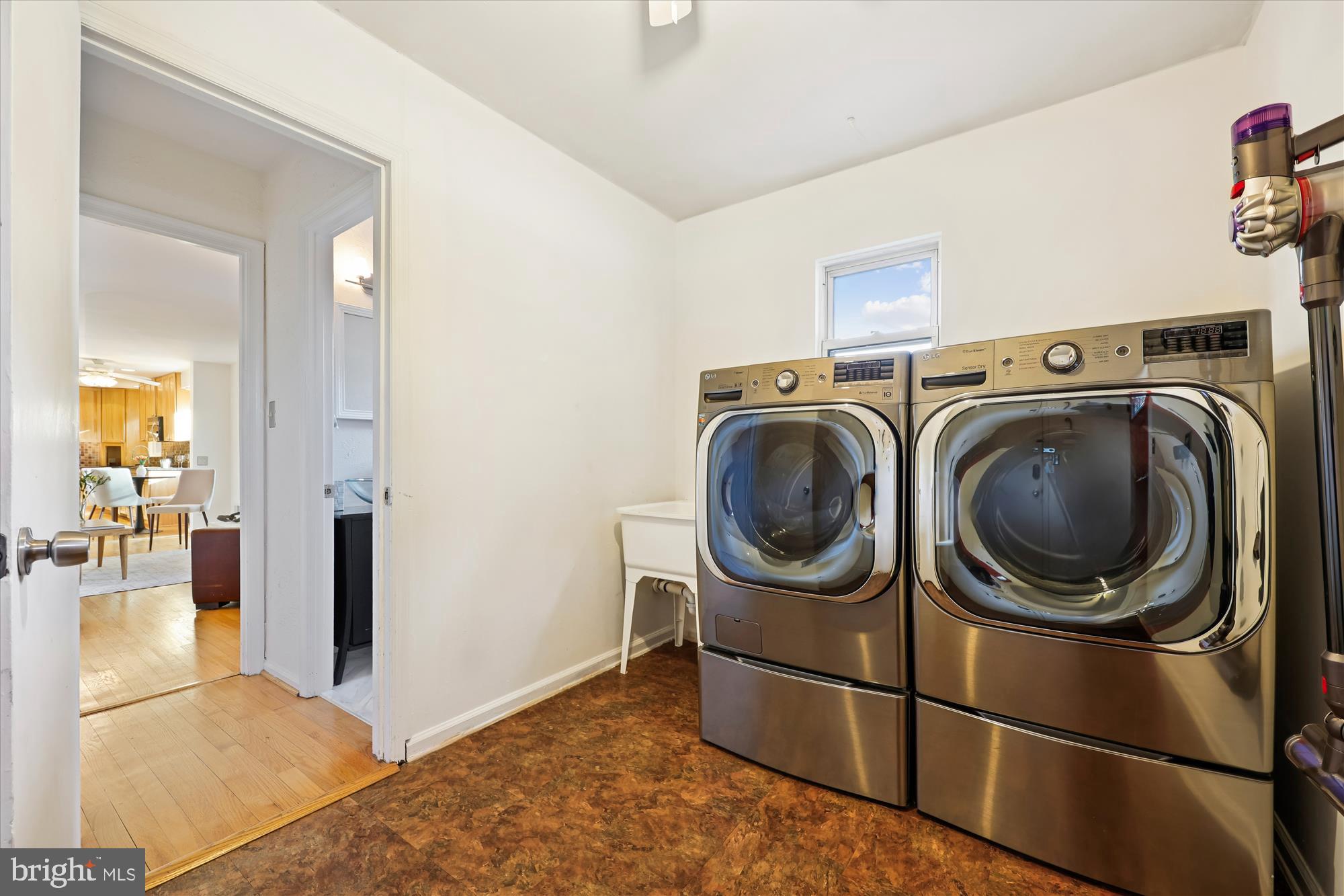 POTOMAC OUTSIDE - Residential