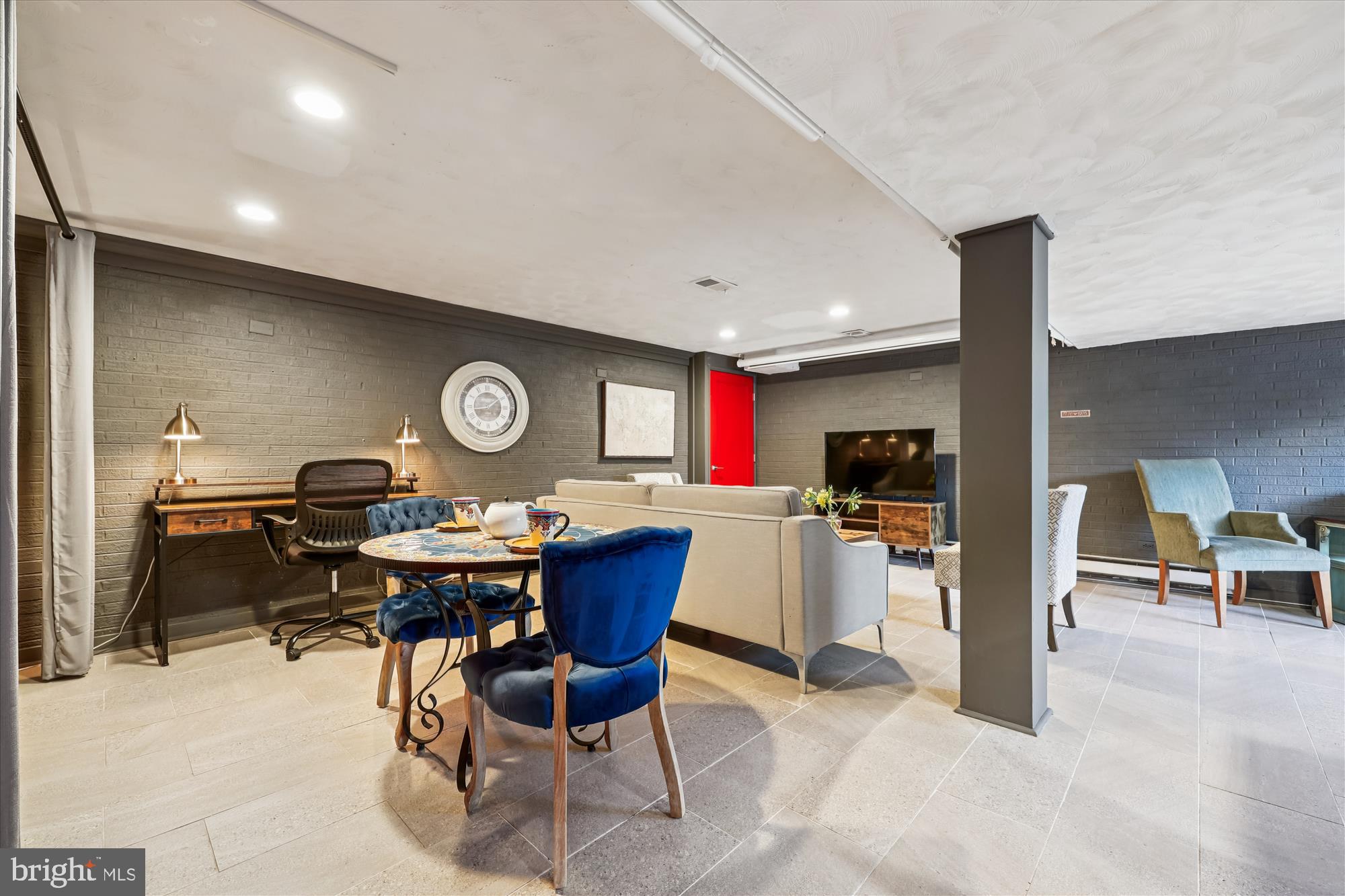 POTOMAC OUTSIDE - Residential