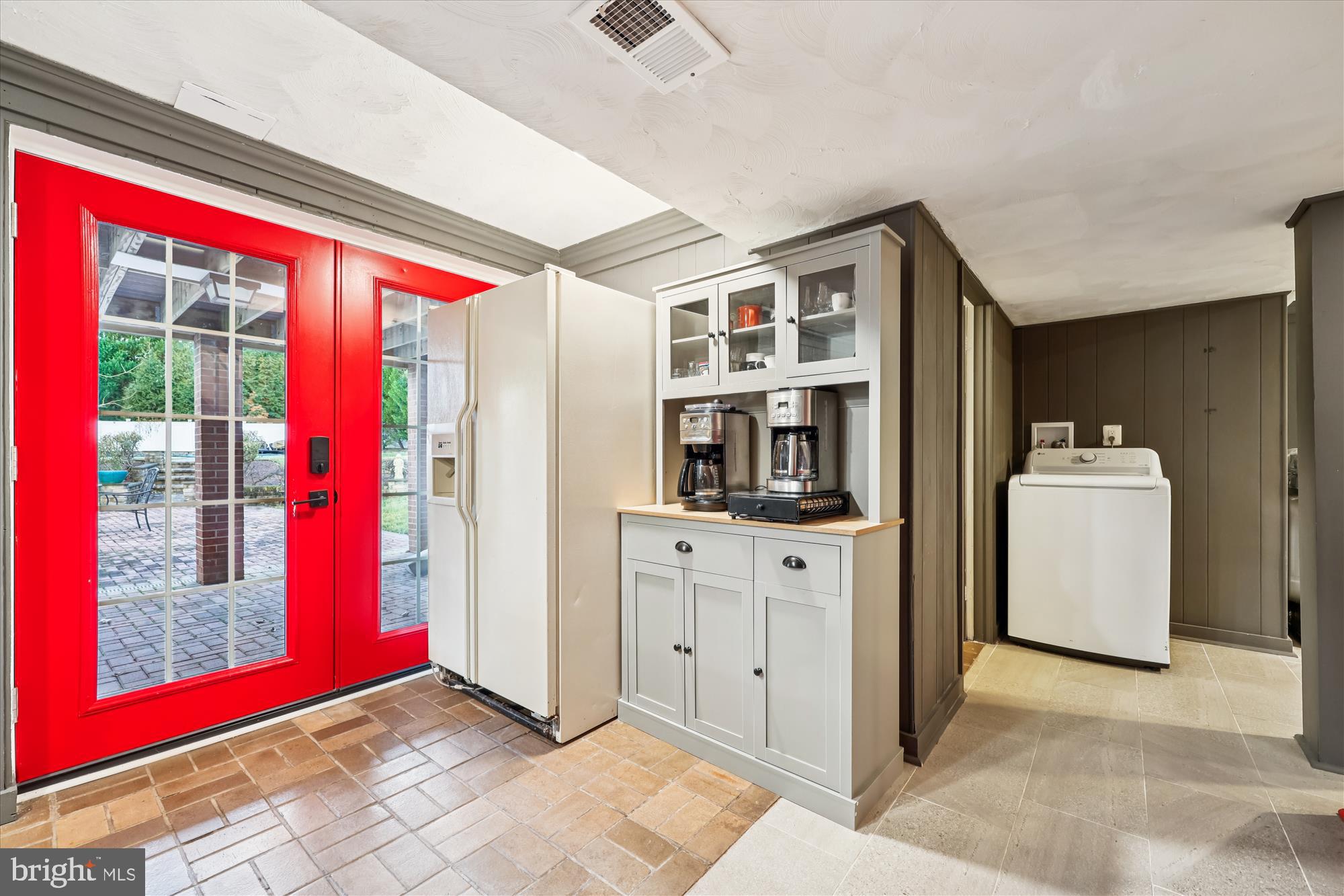 POTOMAC OUTSIDE - Residential