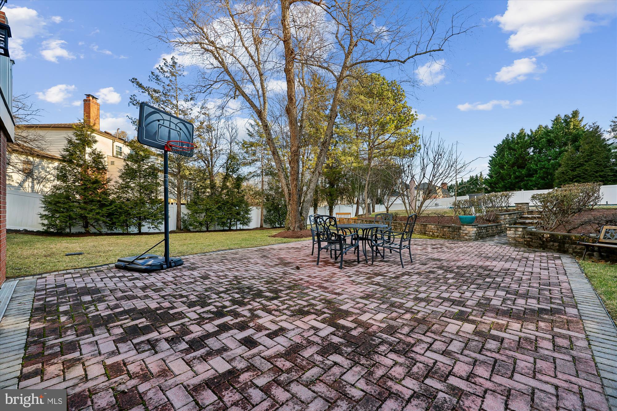 POTOMAC OUTSIDE - Residential