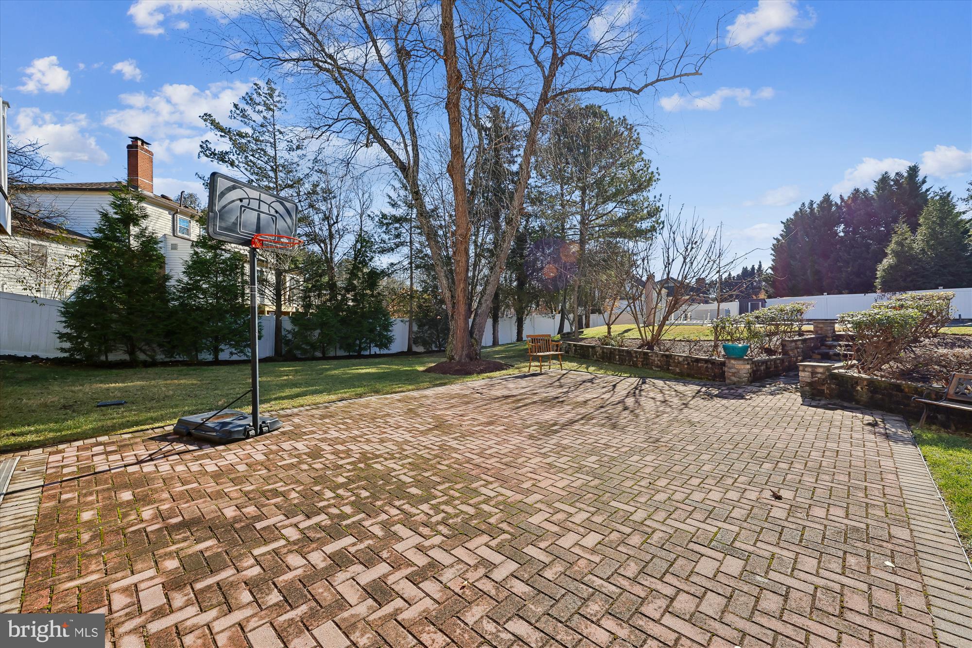 POTOMAC OUTSIDE - Residential