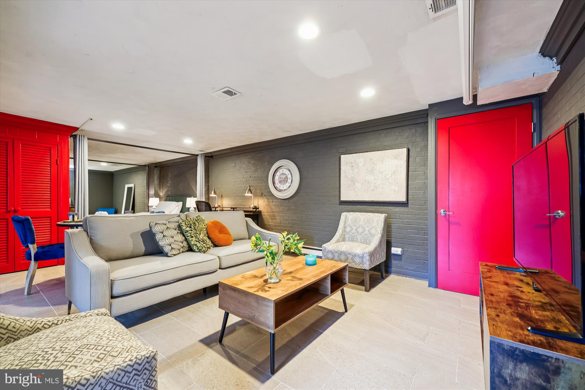 POTOMAC OUTSIDE - Residential