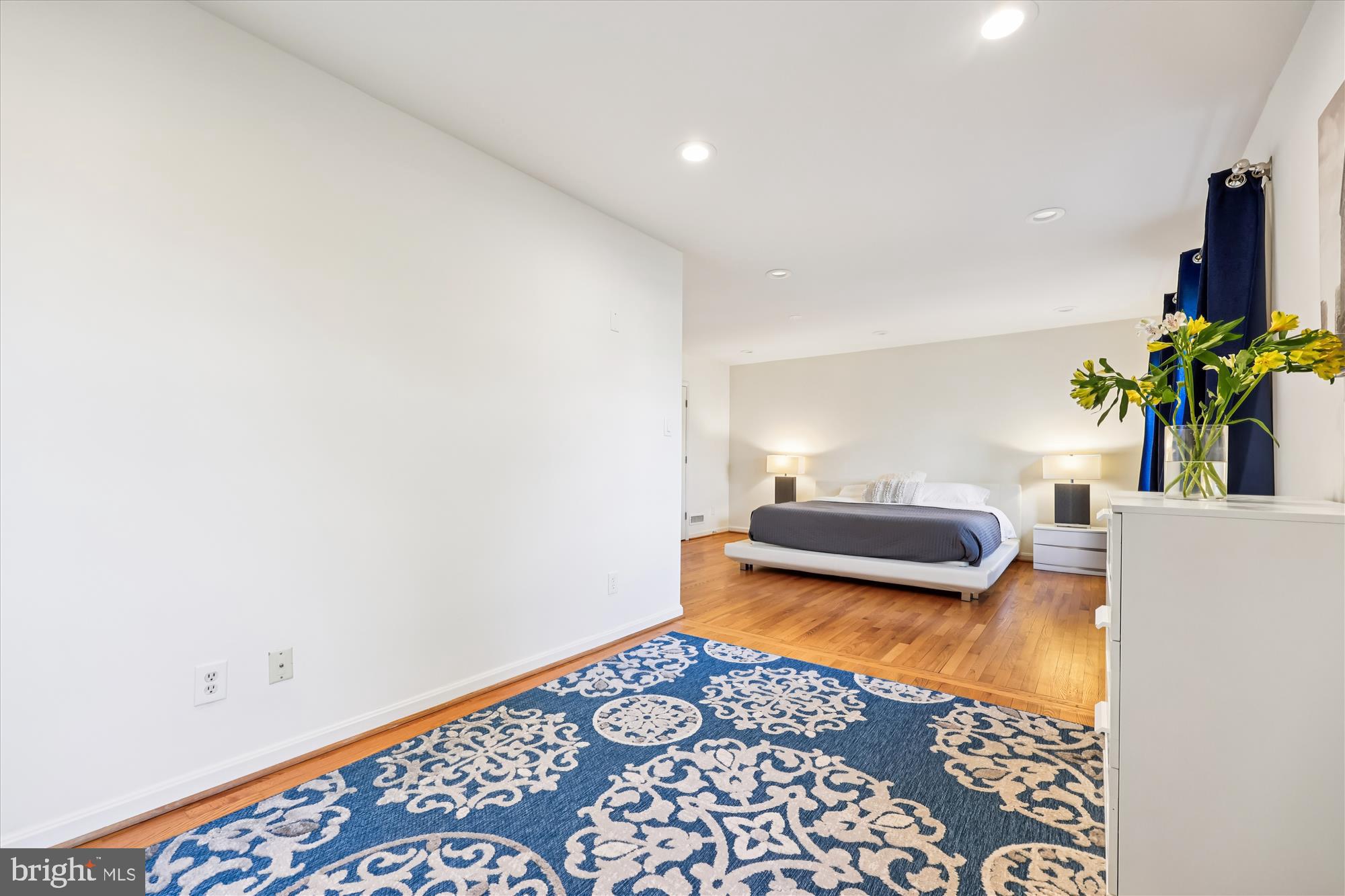 POTOMAC OUTSIDE - Residential