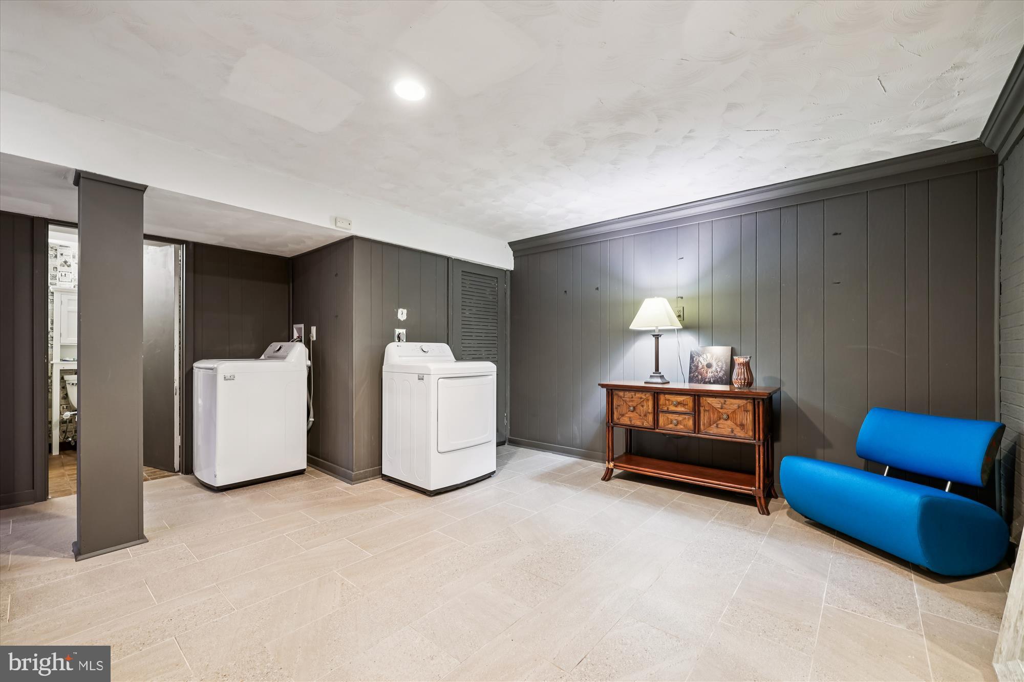 POTOMAC OUTSIDE - Residential