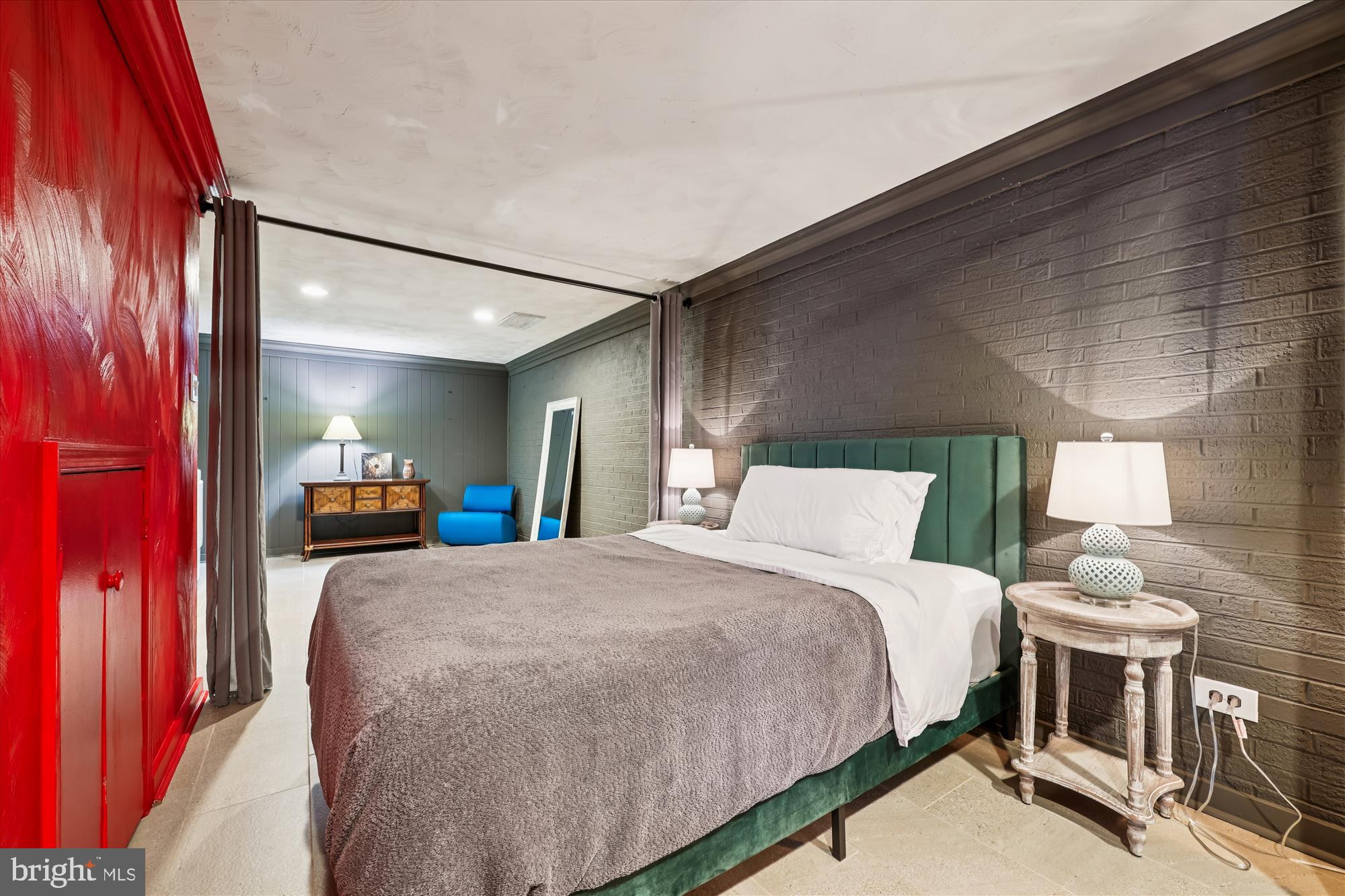 POTOMAC OUTSIDE - Residential