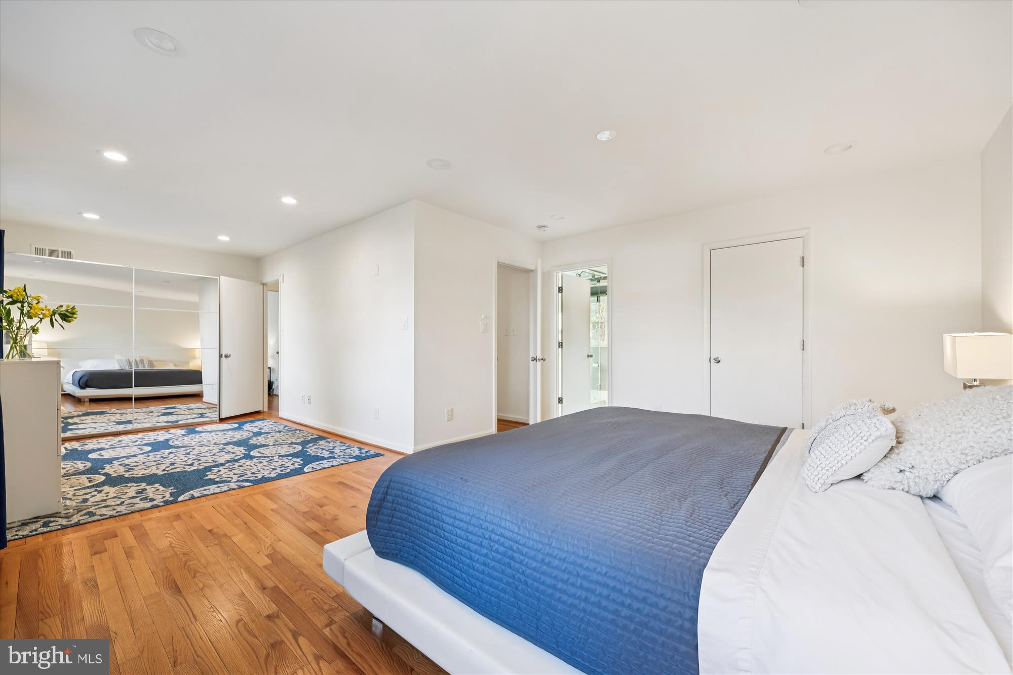 POTOMAC OUTSIDE - Residential