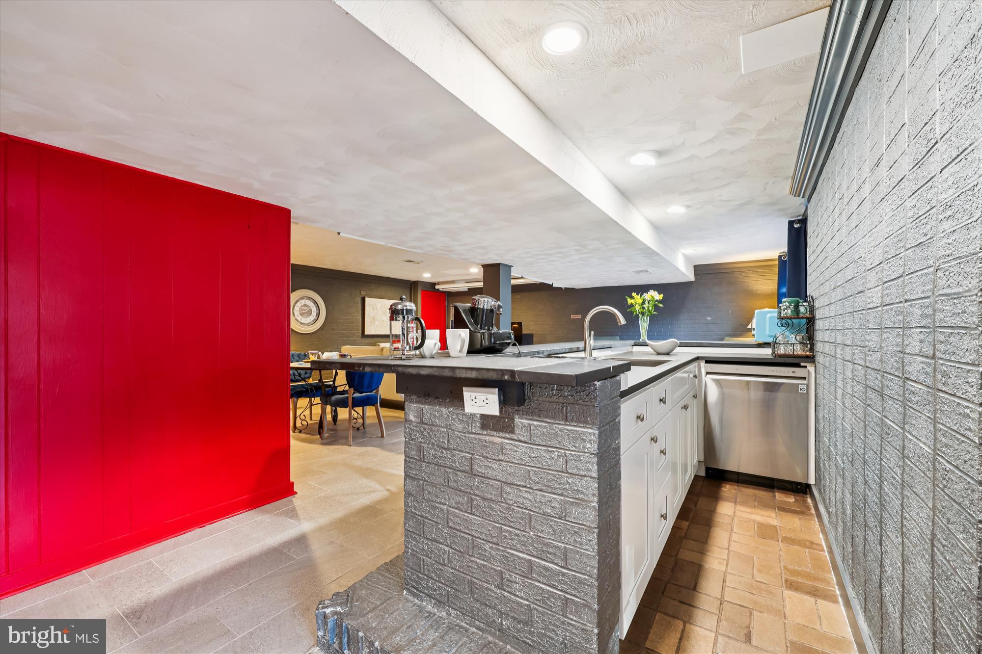 POTOMAC OUTSIDE - Residential