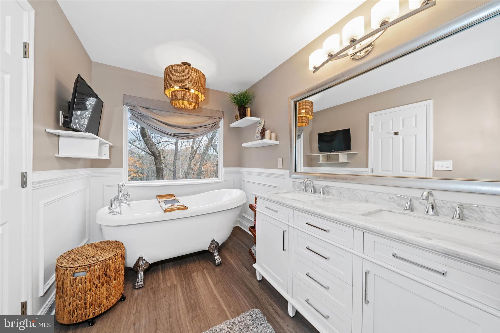 LINDEN WAY - Residential