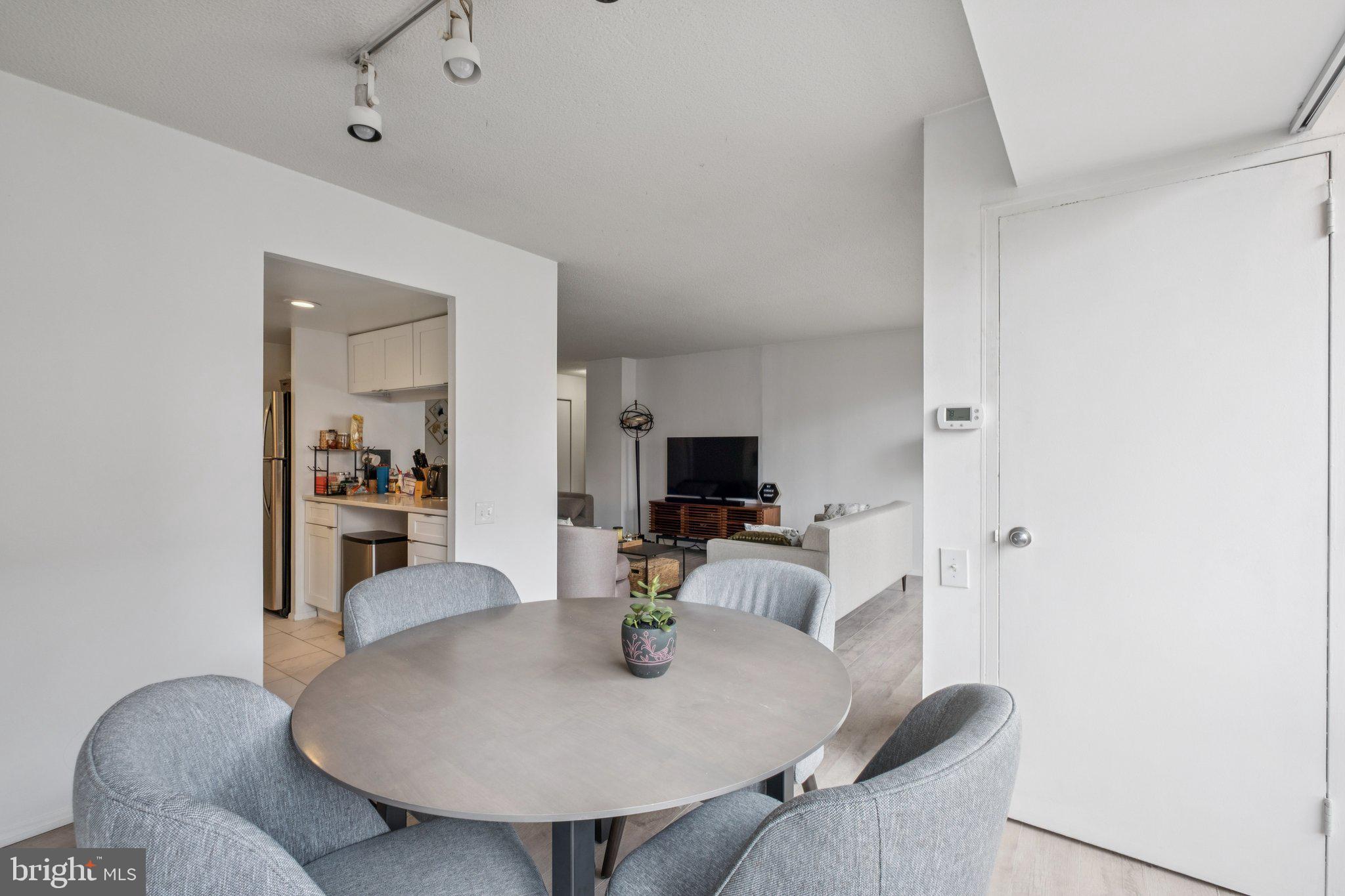 AVENUE OF THE ARTS - Residential