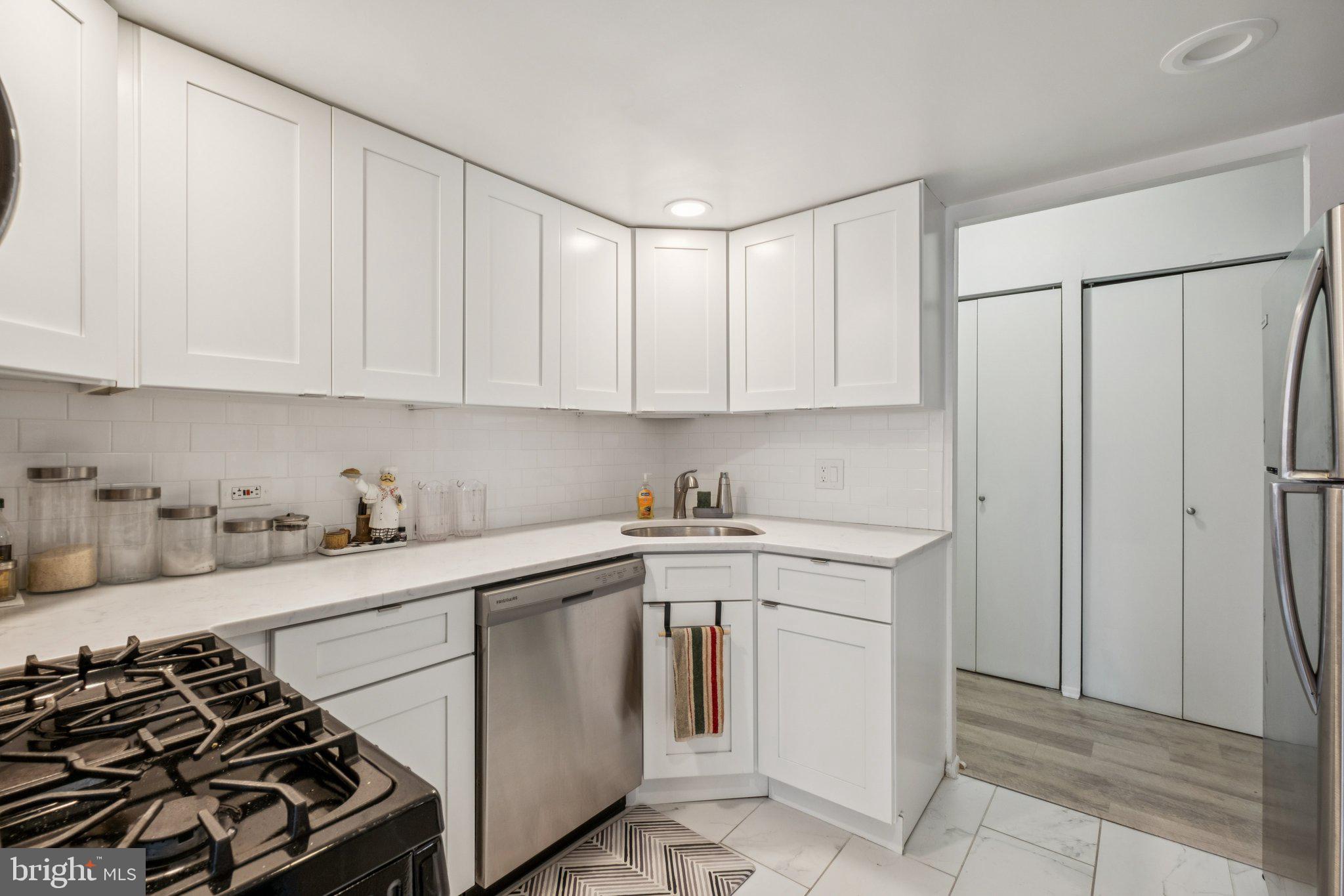 AVENUE OF THE ARTS - Residential