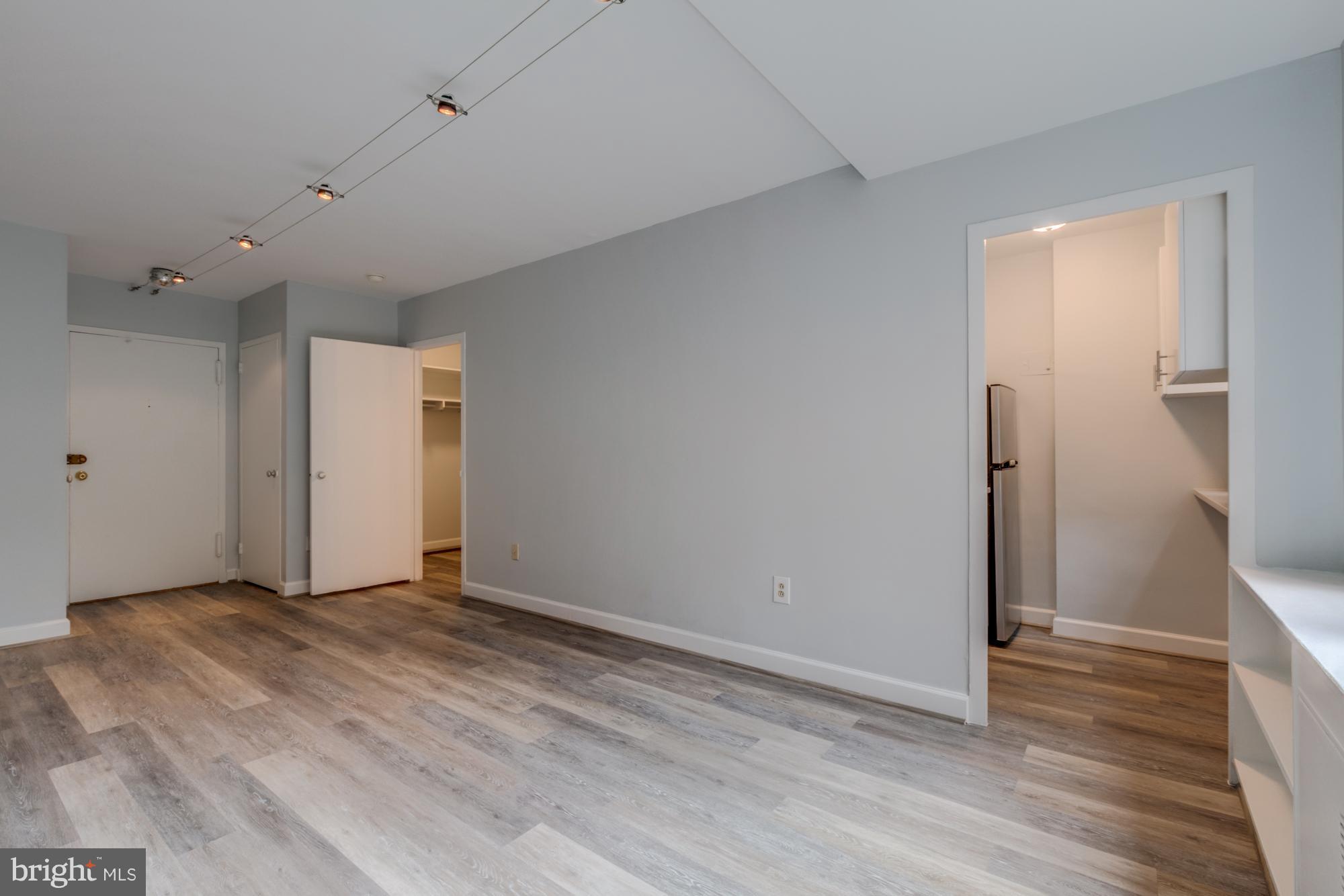 RIVER PLACE EAST - Residential Lease