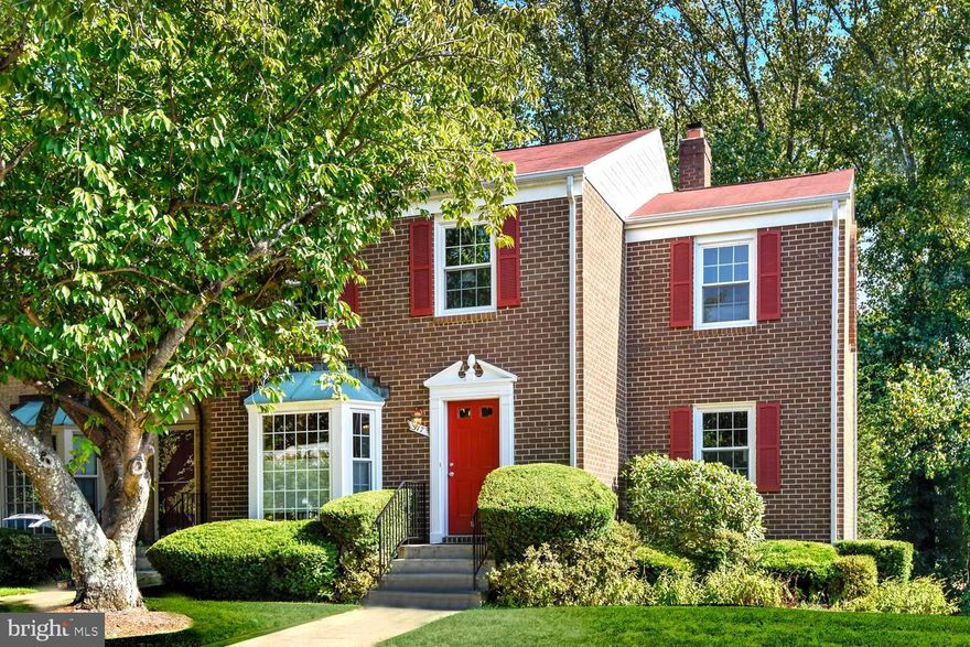 Stunning updated & upgraded end unit brick townhome featuring 2-level bump-out for an amazing lifestyle.  You will be enchanted by the workmanship & fine details in this home and outdoor space. Walk to neighborhood shopping center for the local coffee shop, grocery store, restaurants & other everyday needs. Explore the possibility of joining the Bay Hills Swim Club or Golf Club. Condo allows 1 dog per home.