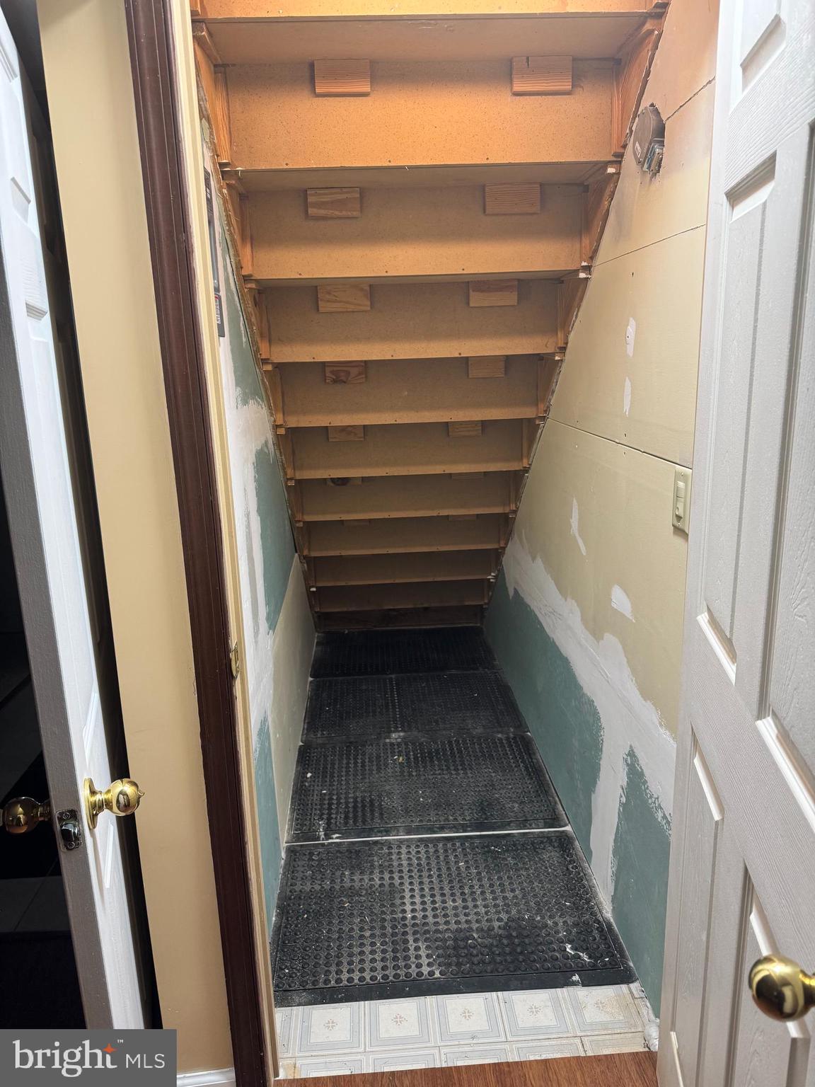 FREETOWN VILLAGE - Residential Lease