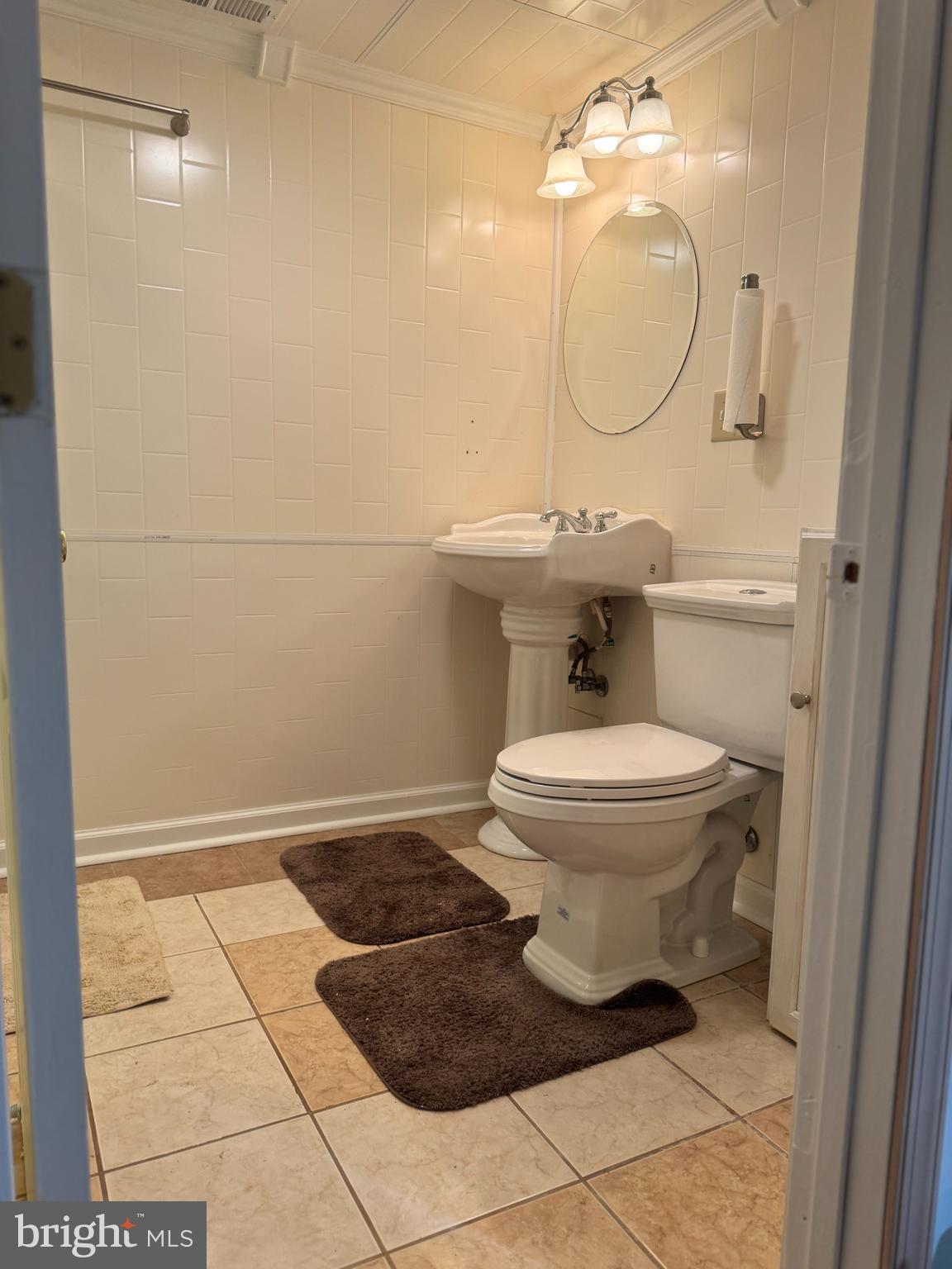 FREETOWN VILLAGE - Residential Lease