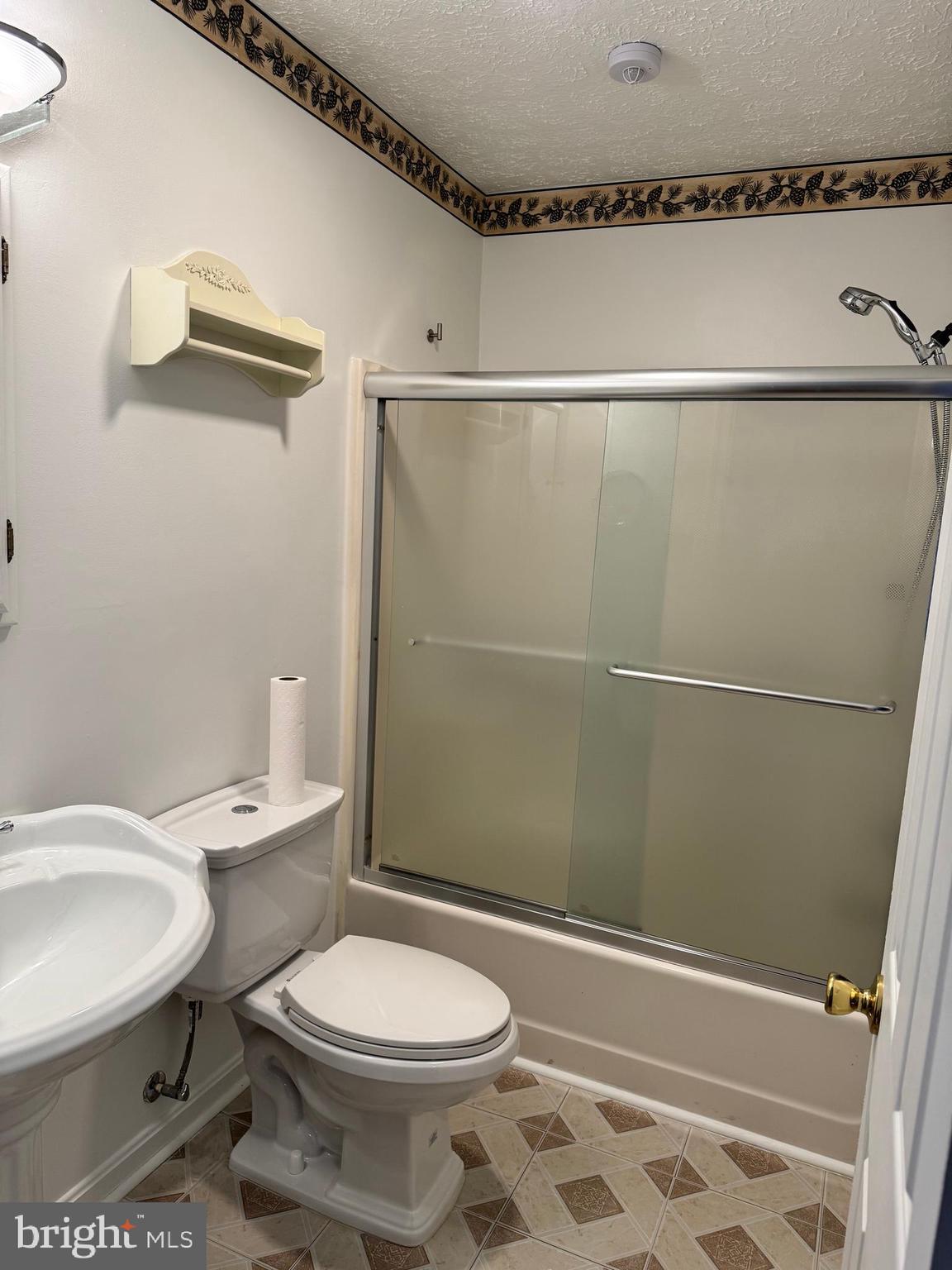 FREETOWN VILLAGE - Residential Lease