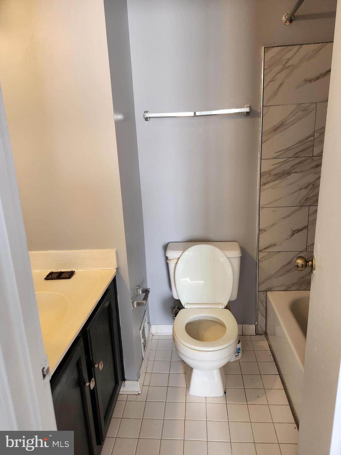 PRINCETON SQUARE - Residential Lease