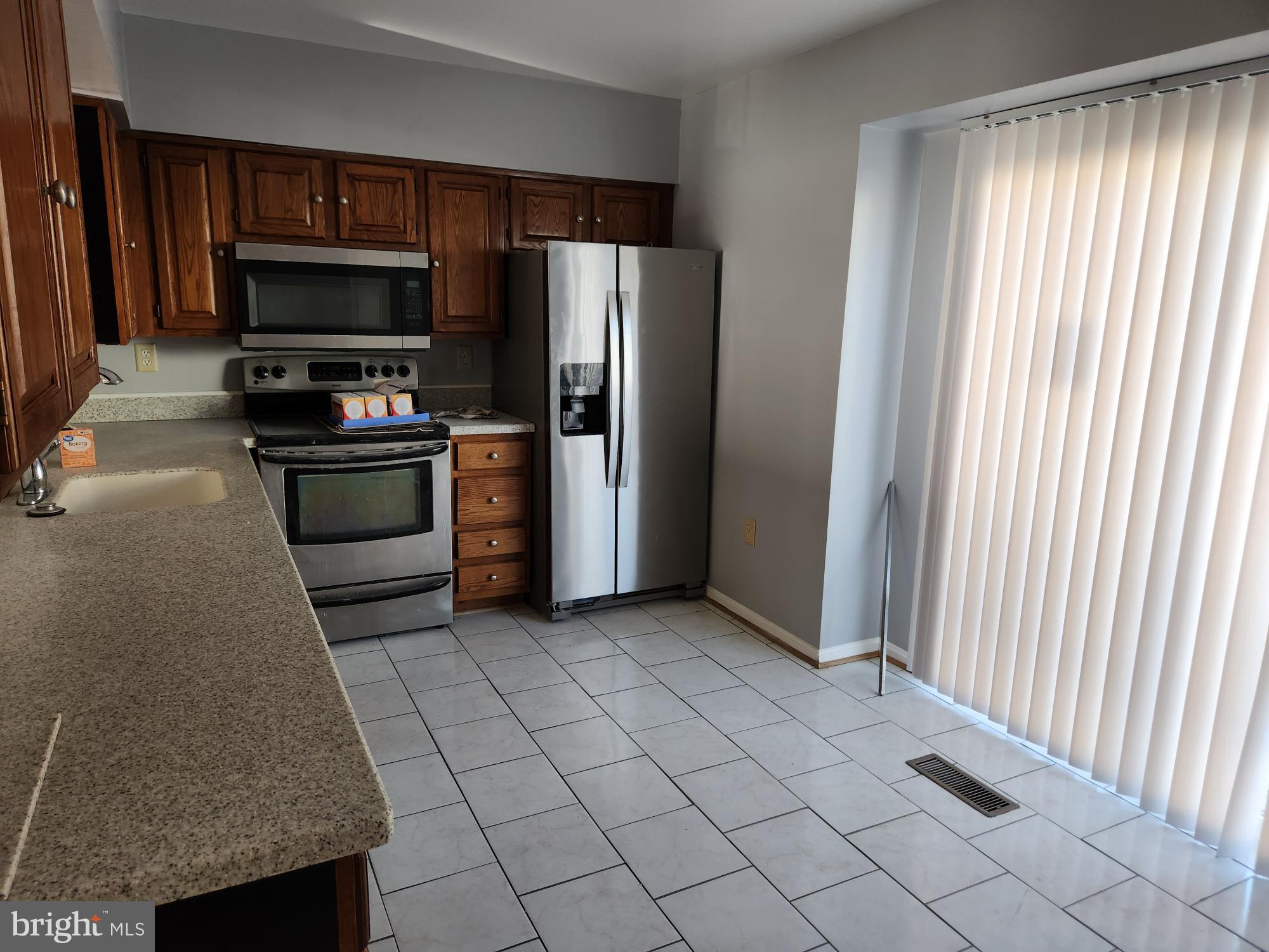 PRINCETON SQUARE - Residential Lease