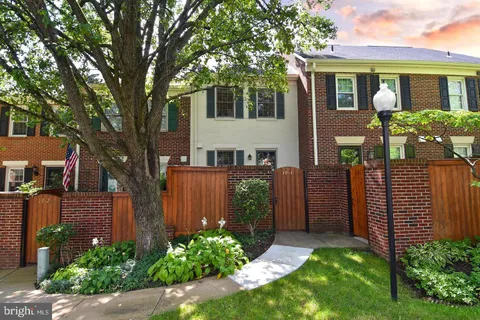 1944 N Cleveland Street Unit 1, Arlington, VA MLS: VAAR2065748