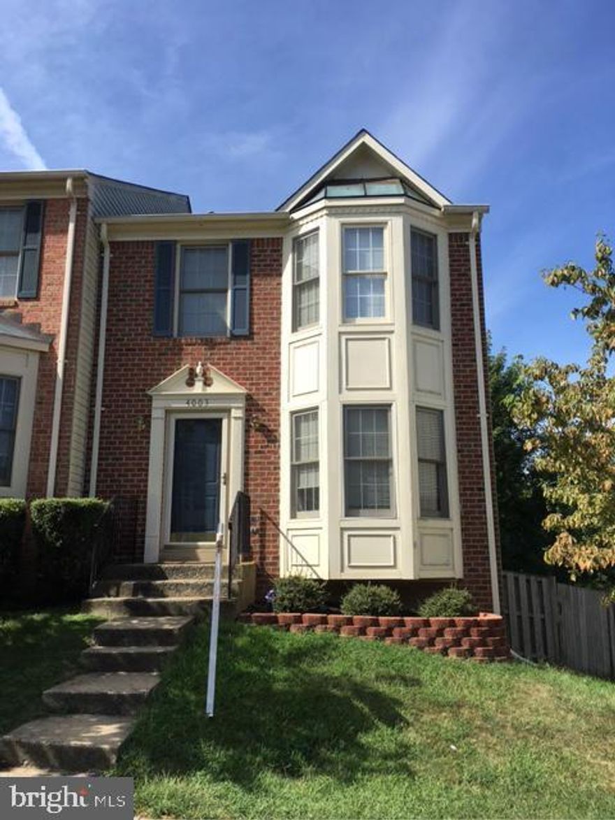 FABULOUS 3LV.HOME IS WAITING FOR YOU. GOURMET KITCHEN W/ISLAND & FAMILY RM.BACKS TO DECK W/FRENCH DRS. SPACIOUS LIVING & DINING RMS.W/DUAL BAYWINDOWS.LOVELY MASTER BR. W/VAULTED CEILING/PLANTSHELF/WALK-IN CLOSET. ENJOY LUXURY BA W/WHIRPOOL TUB,
SKYLIGHT,DOUBLE SINKS.FIREPLACE IN COZY REC.RM.W/BUILT IN TV NOOK.BR/DEN HAS CLOSET IN LL. CLOSE TO SHOPPING,SCHOOLS,VRE,PKWY       $65.00   REPAIR DEDUCTABLE