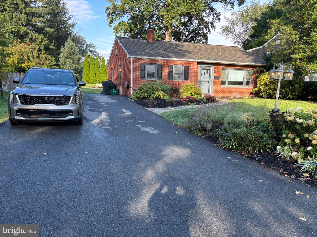 Photo of 1882 Manor Ridge Drive, LANCASTER, PA 17603 (MLS # PALA2096096)