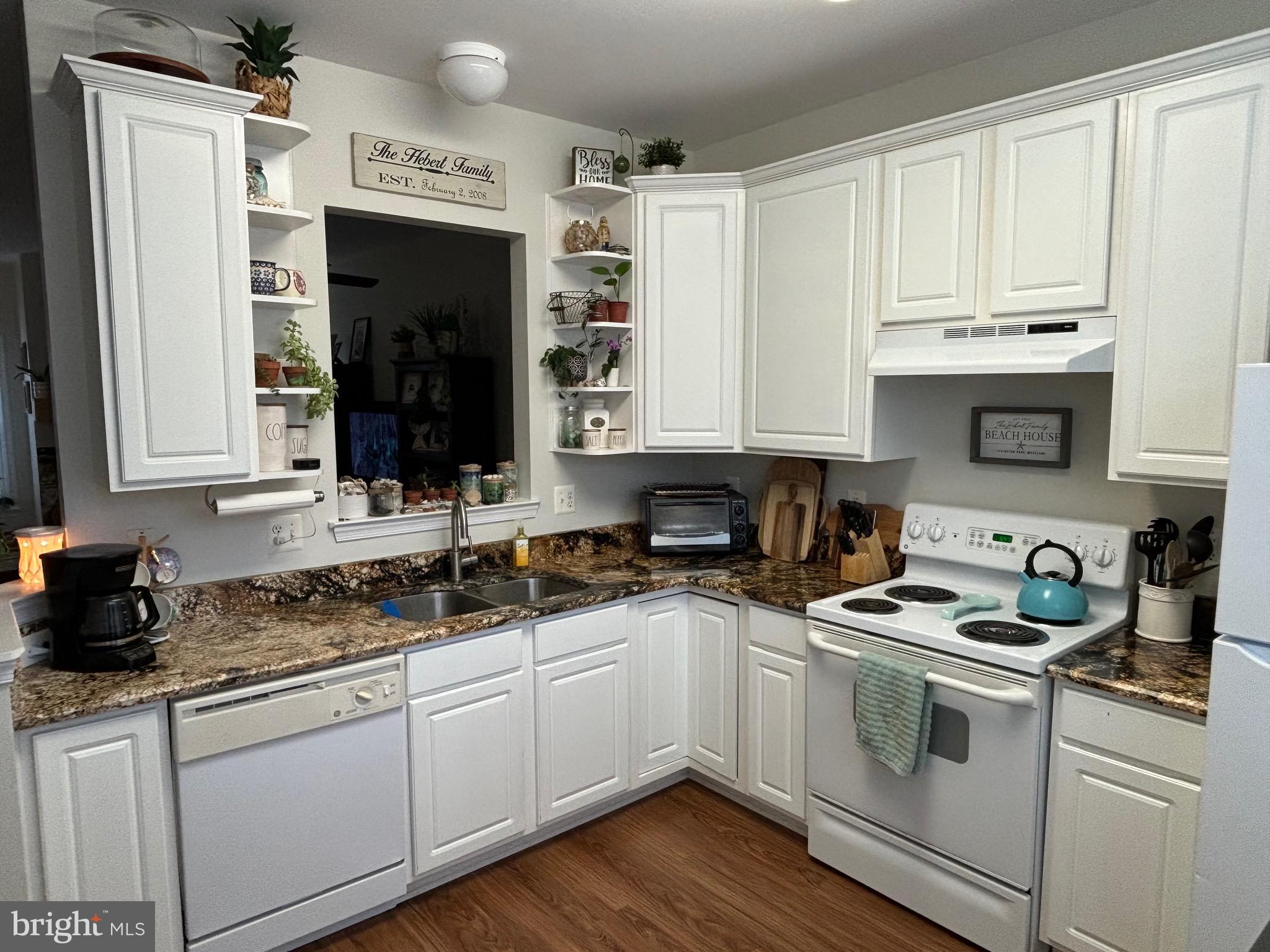 VILLAS ON WATERS EDGE - Residential Lease