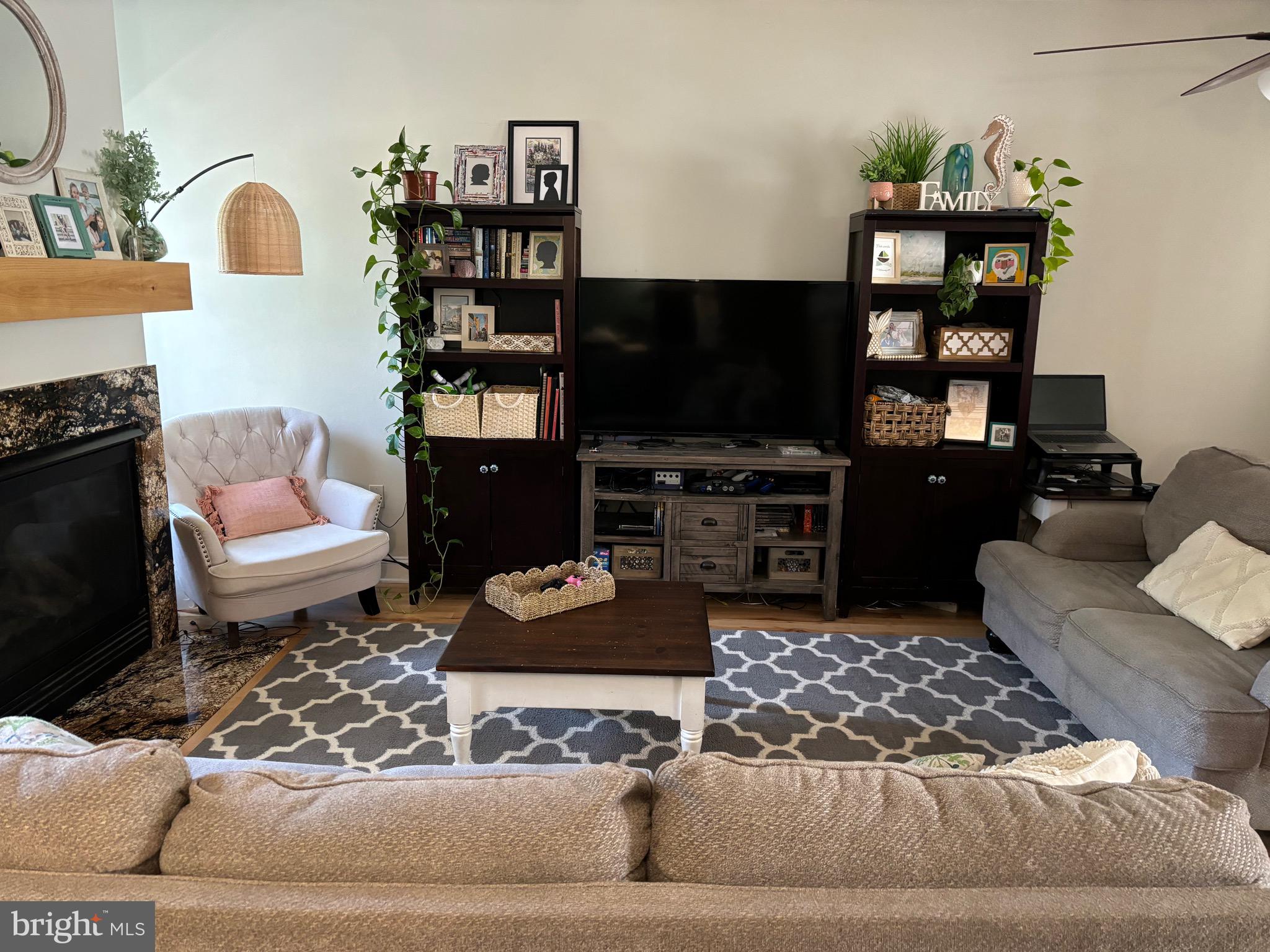 VILLAS ON WATERS EDGE - Residential Lease