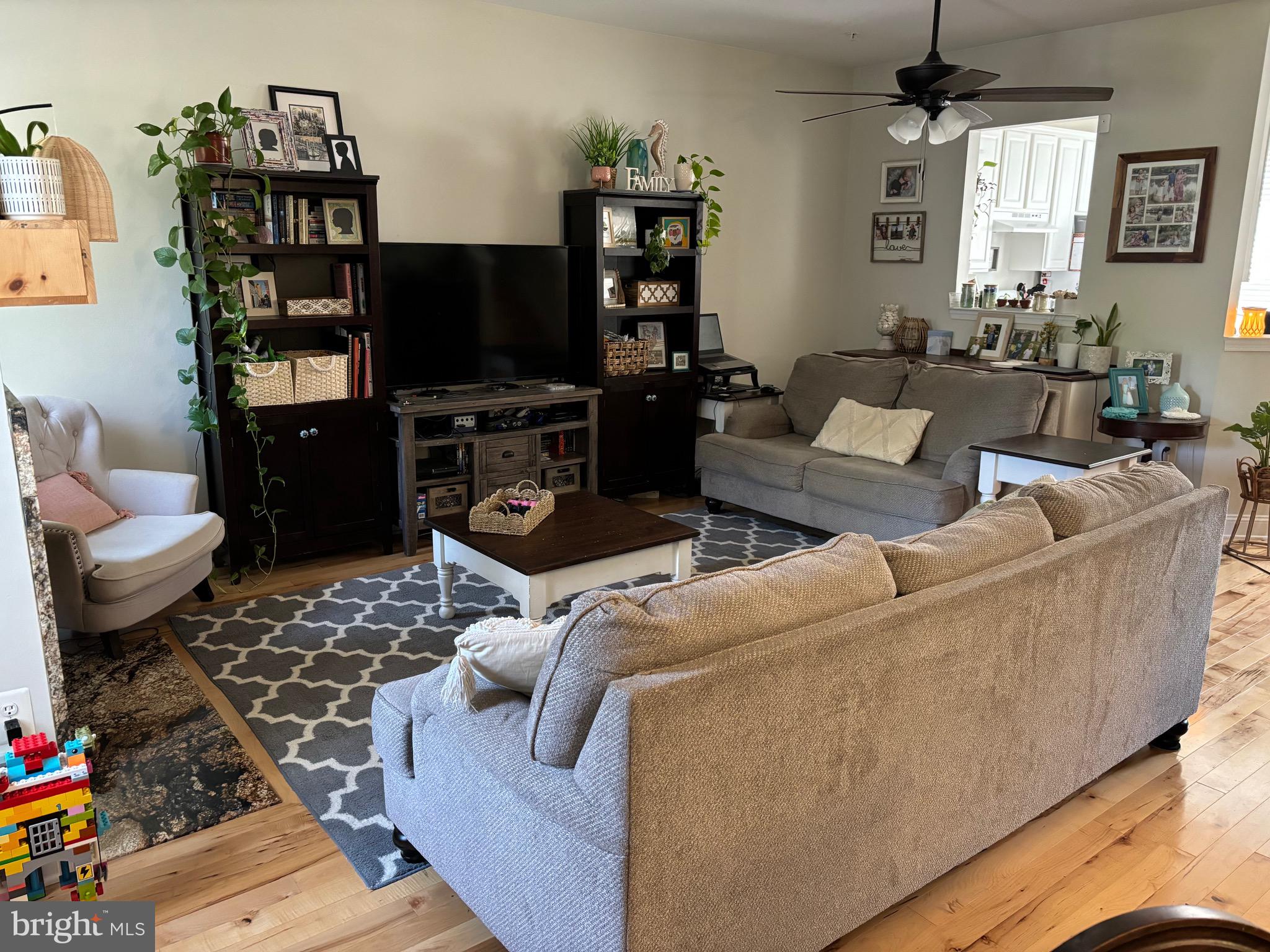 VILLAS ON WATERS EDGE - Residential Lease