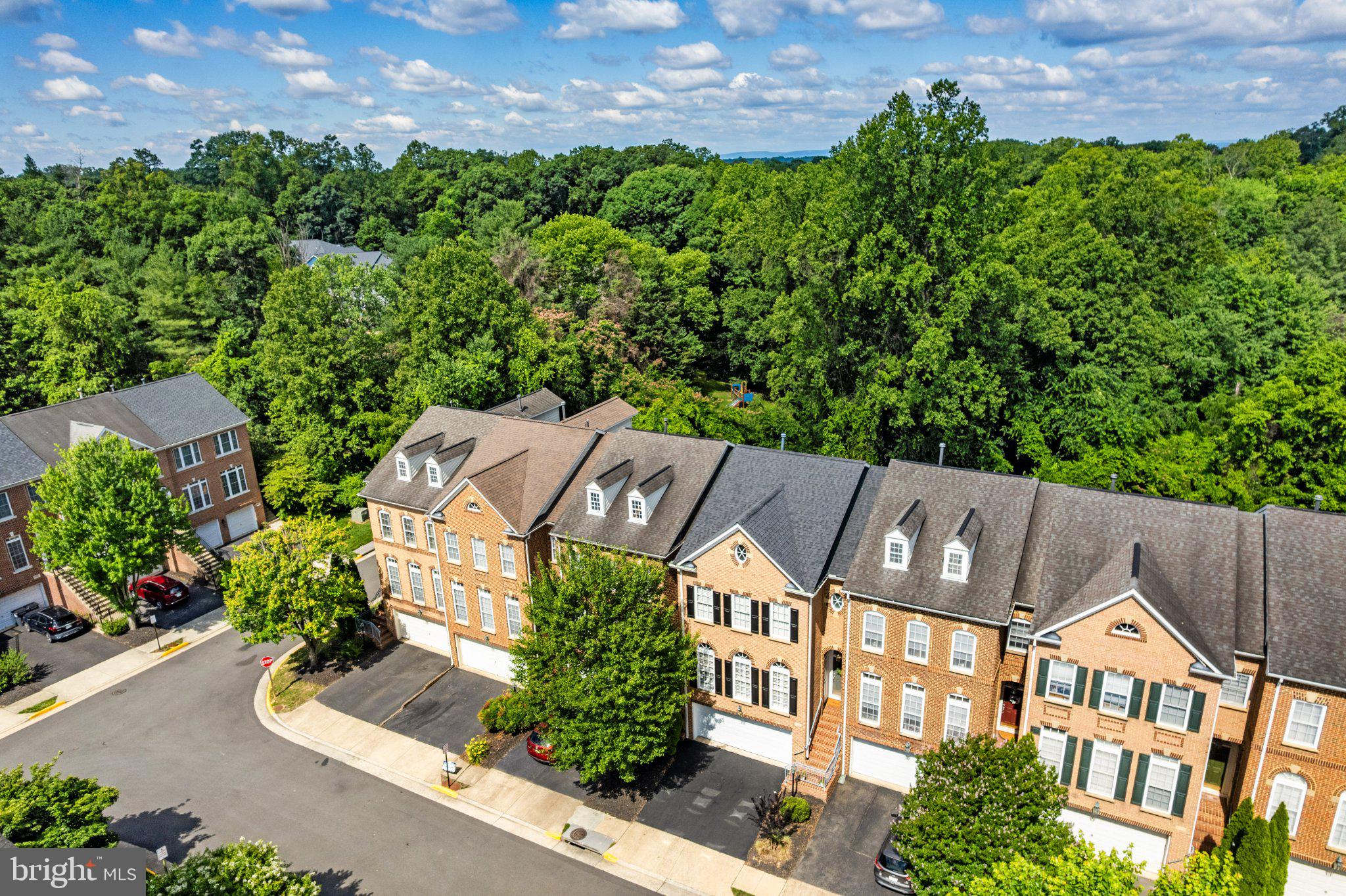 4076 WALNUT COVE CIRCLE