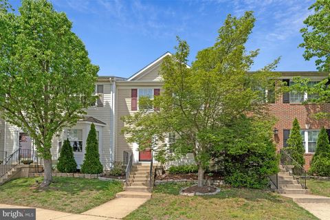 Photo of 272 Golden Larch Terrace NE, LEESBURG, VA 20176 (MLS # VALO2121546)