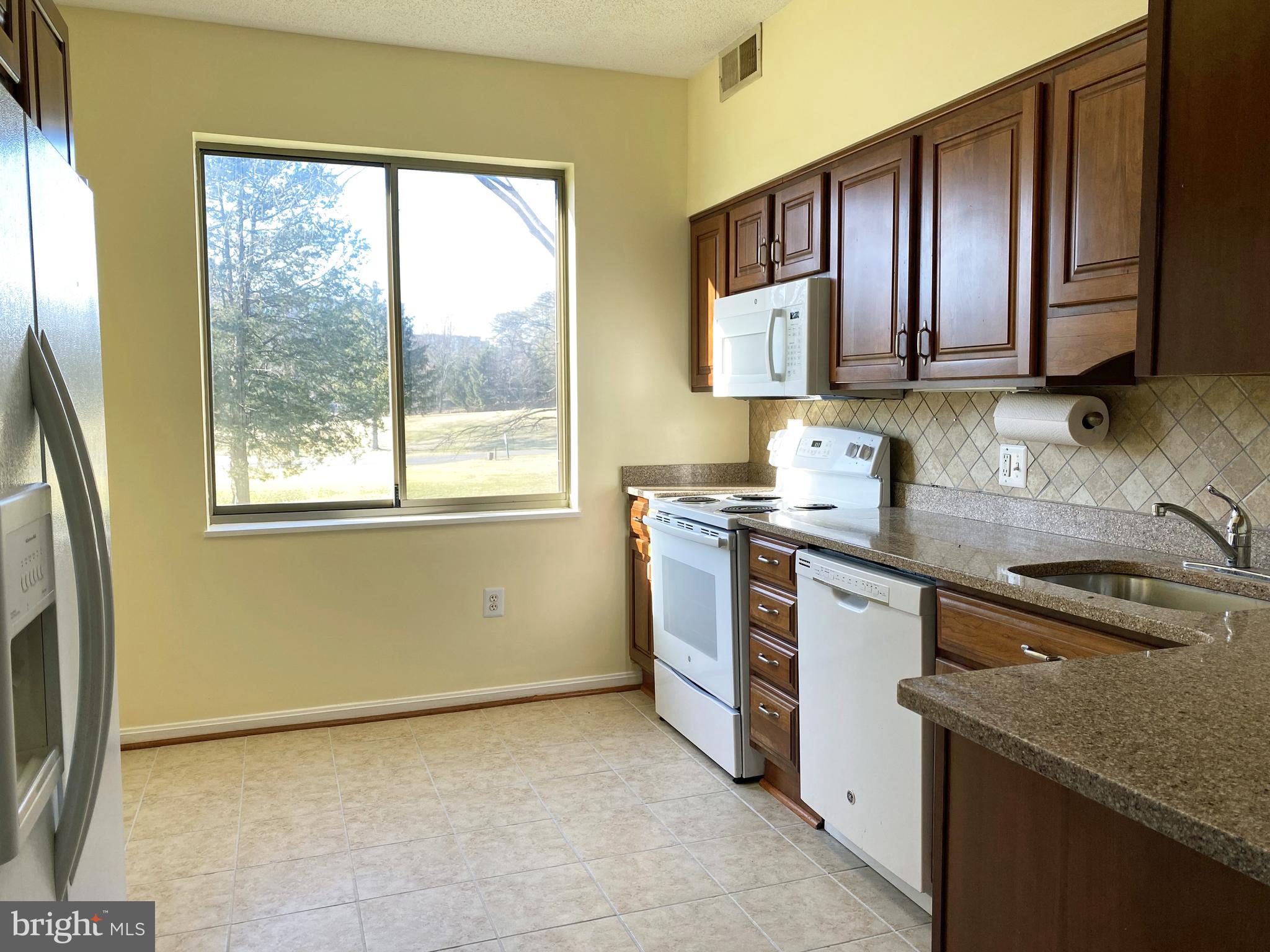 LEISURE WORLD - Residential