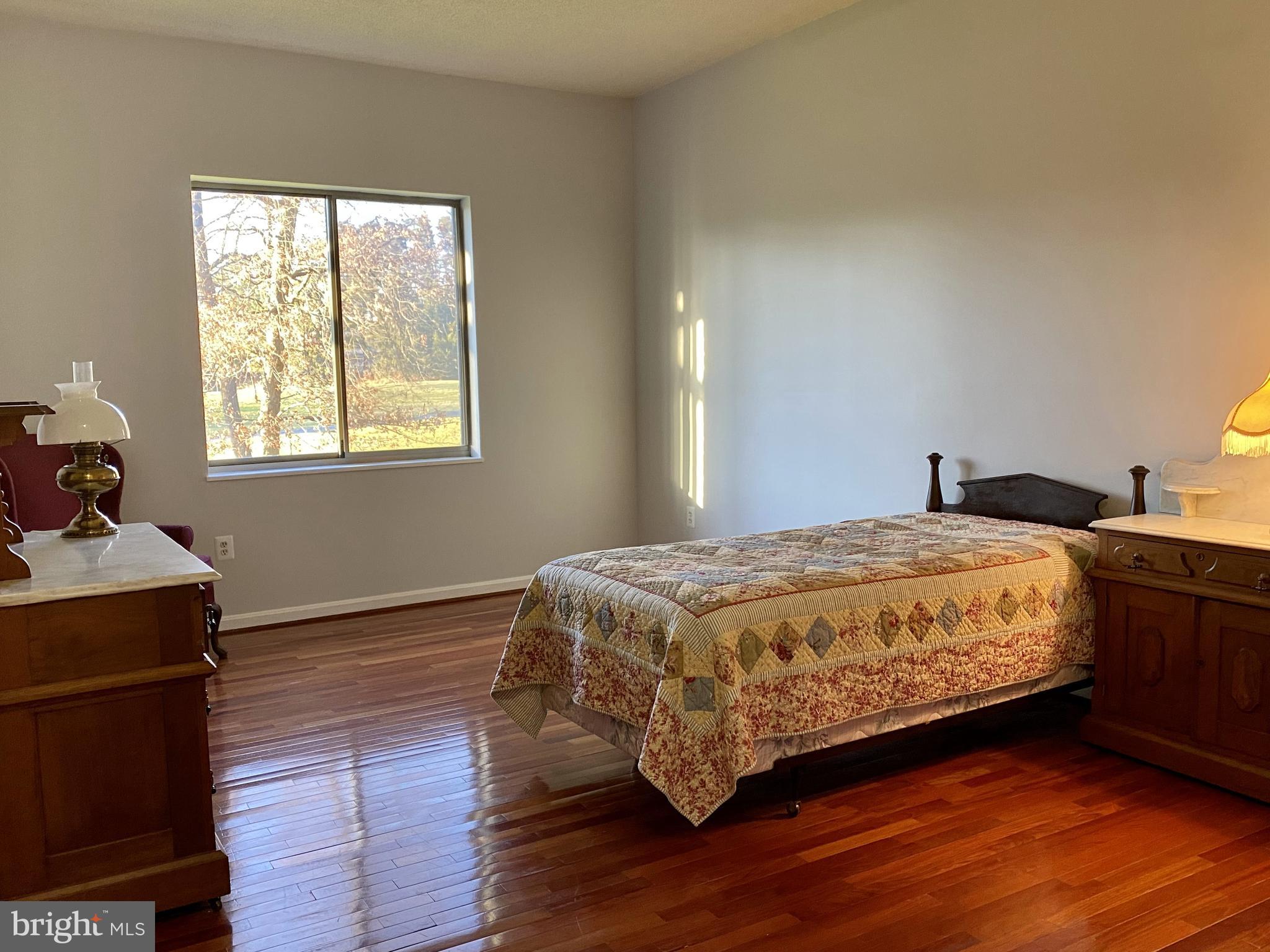 LEISURE WORLD - Residential