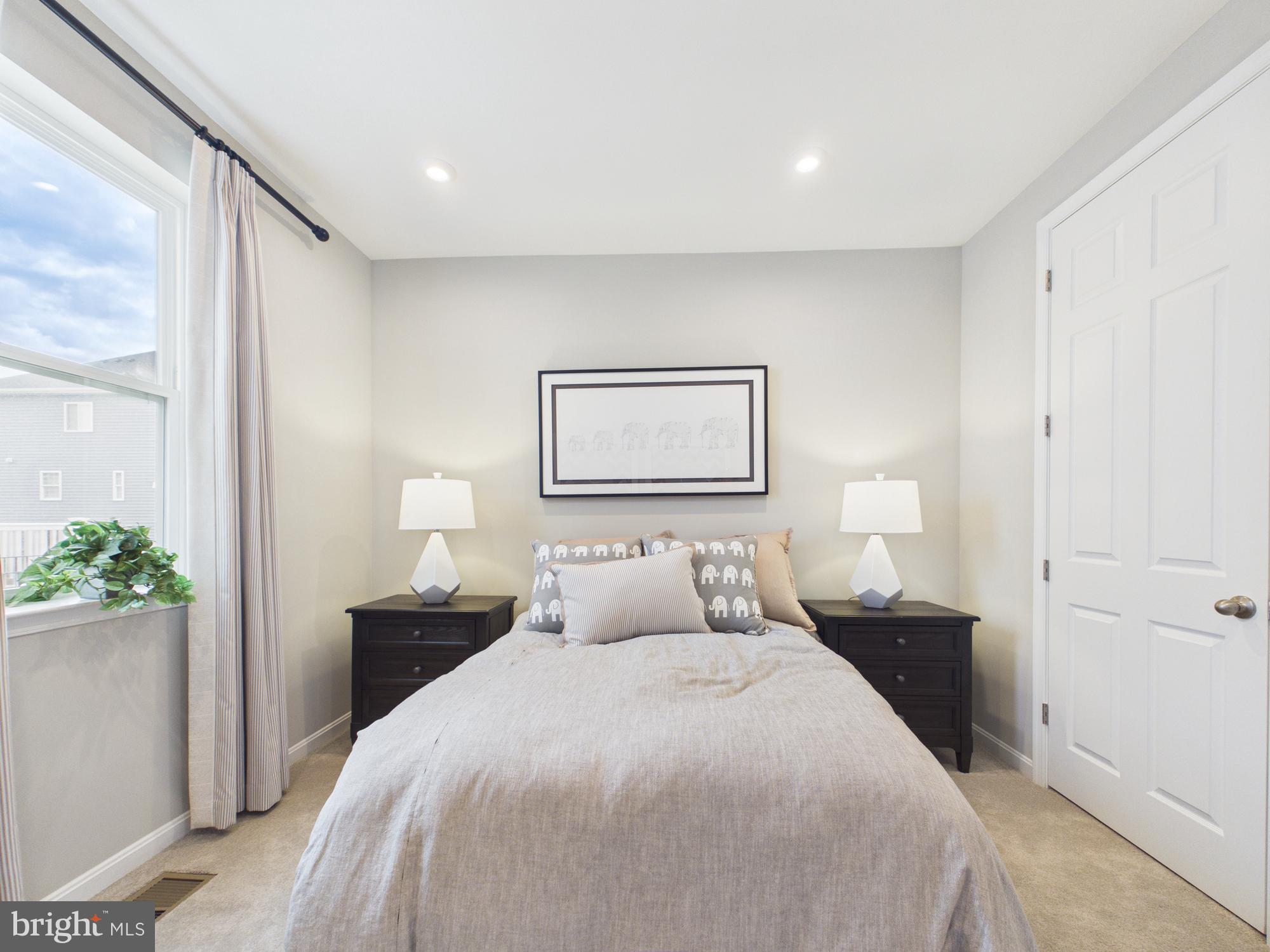 RAVEN OAKS - Residential