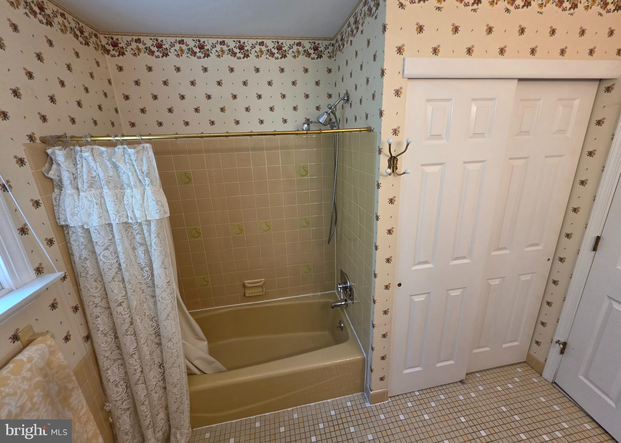 HIDDEN MDWS - Residential