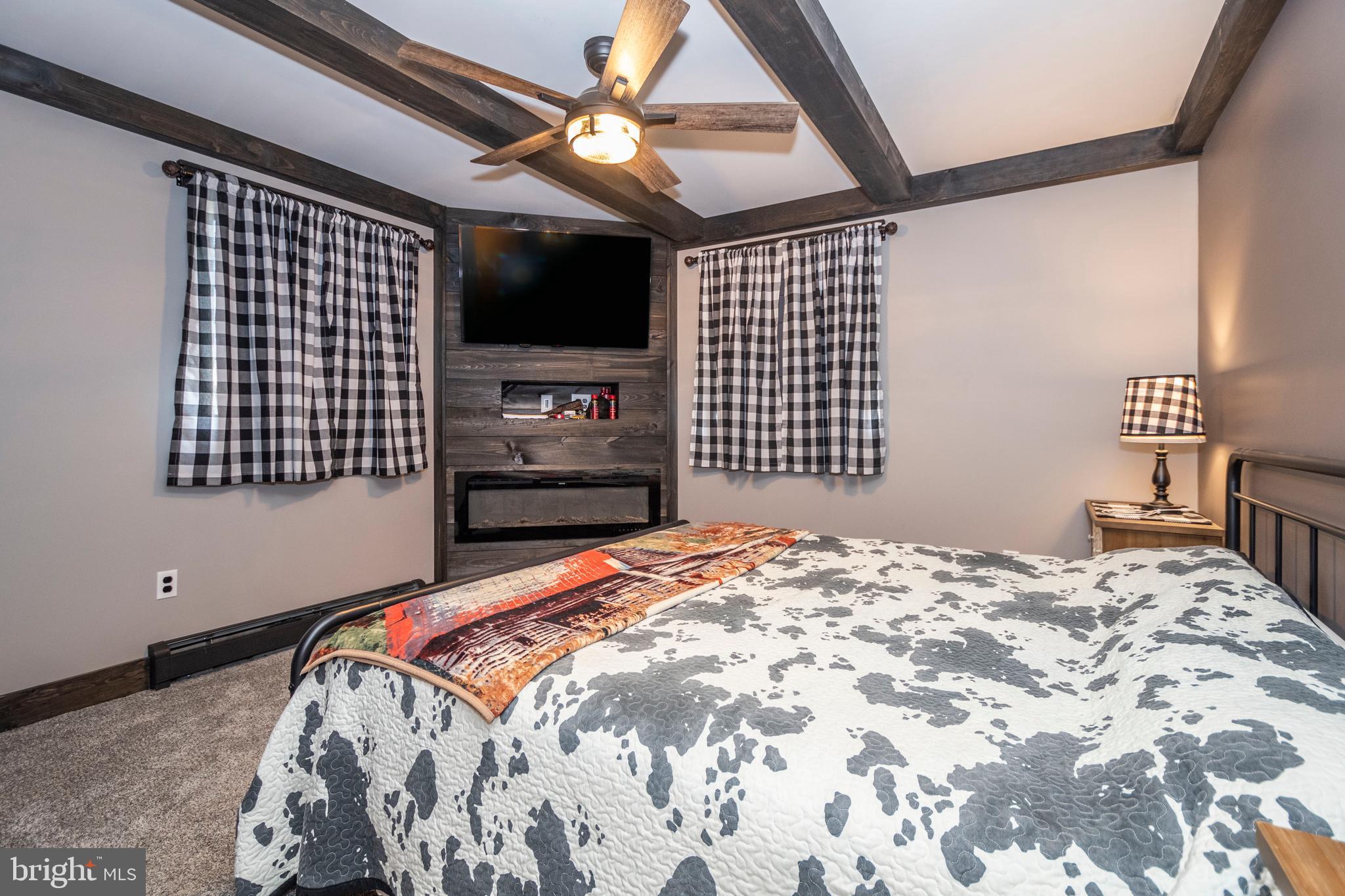 MOUNTAIN LAKE PARK - Residential