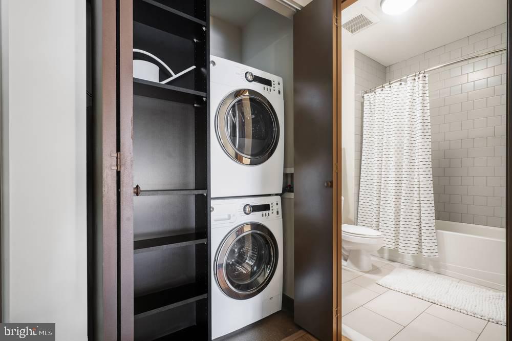 LOGAN SQUARE - Residential Lease