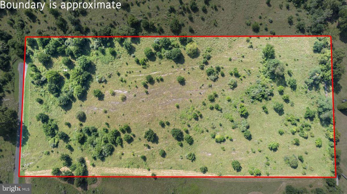Beautiful lot in a small neighborhood on the very desirable west side of Winchester off Cedar Creek Grade! Lot is already perked for an alternative septic system. This opportunity doesn’t come along often! Rolling hills with beautiful surroundings and views. The location is less than 10 minutes to grocery stores, downtown Winchester, or Winchester Medical Center. It’s also located within 2 miles of Marker Miller Farmer’s market. Foreman Homes is the preferred builder! Please ask the listing agent for an introduction.
TO GET TO THIS LOT - Enter the subdivision off Cedar Creek Grade - make a left at the T - follow it to the back where the gravel road ends.