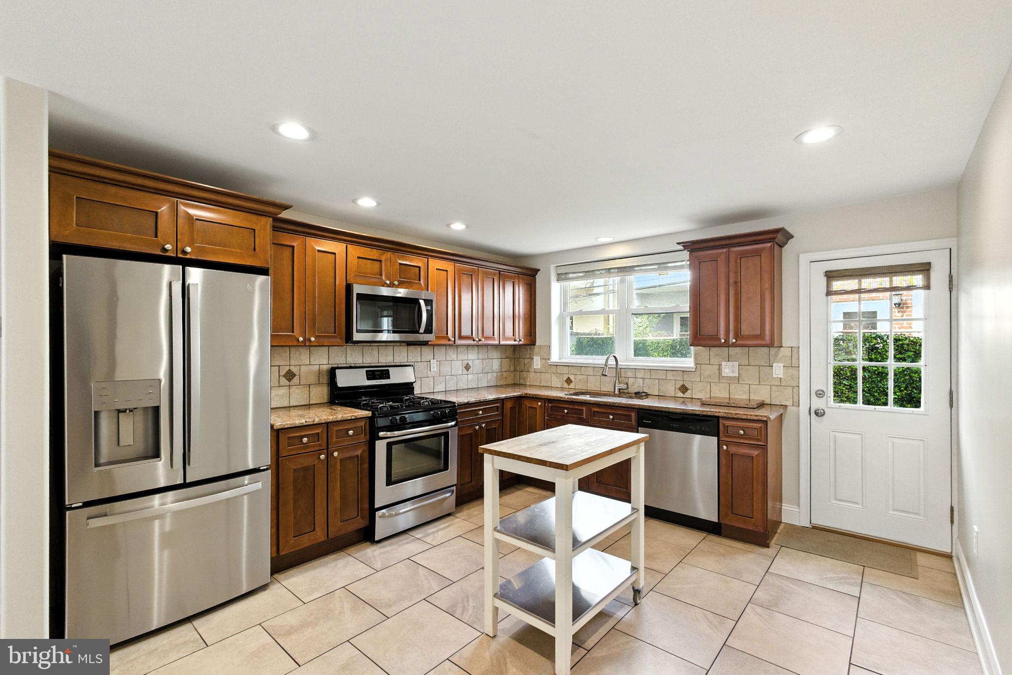 EAST PASSYUNK CROSSING - Residential Lease