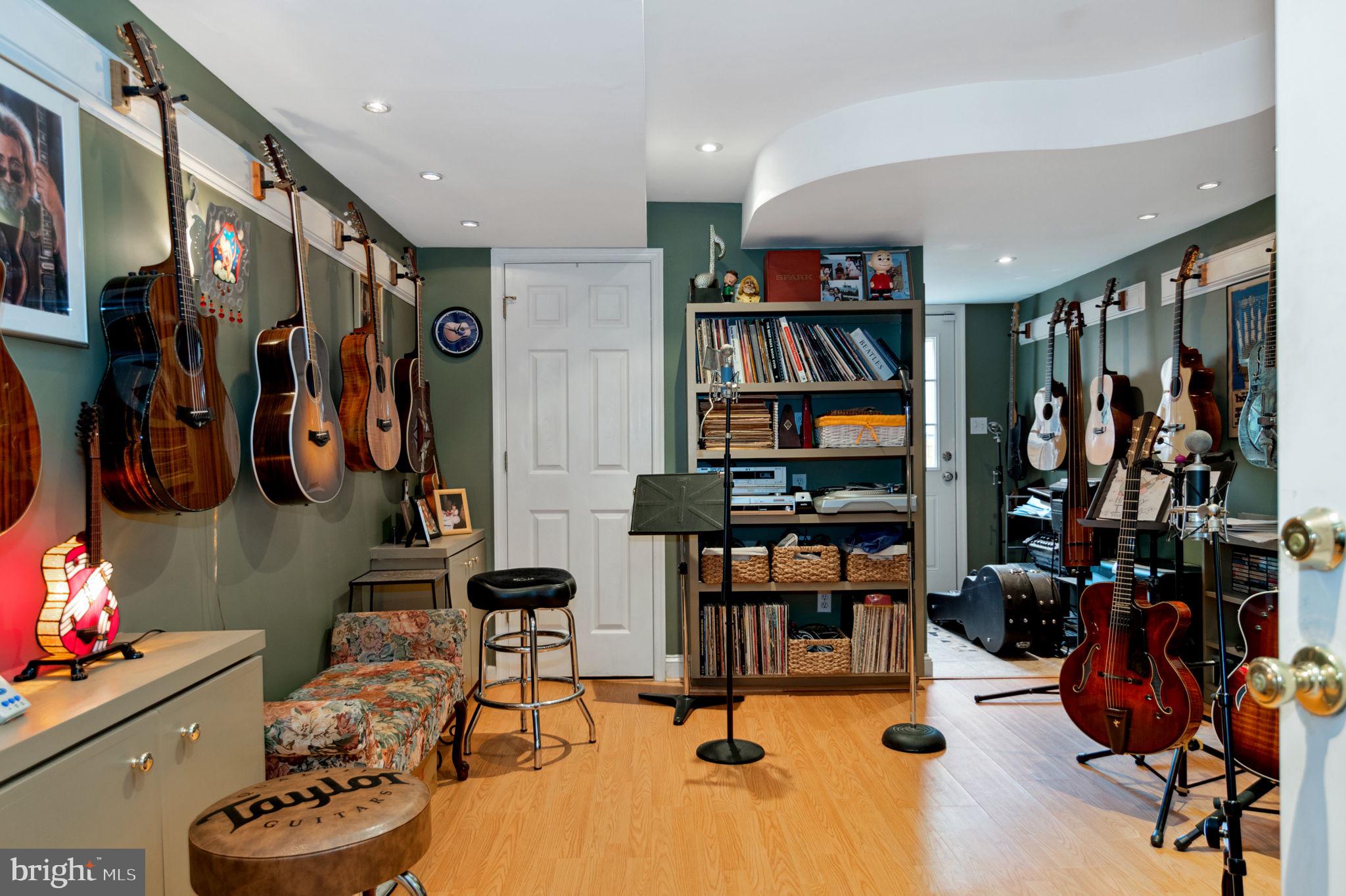 BURNING TREE VALLEY - Residential