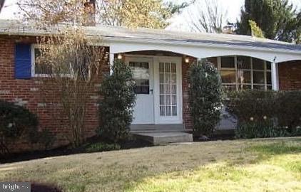 Very good location, end of cul de sac. Backing to trees with a very private back yard & Florida Room addition looking out onto trees-Hardwood under carpets-Huge family room in basement with brick fireplace. OCCUPIED PROPERTY BY TENANT NOW. AVAILABLE MOVE IN DATE 04/01